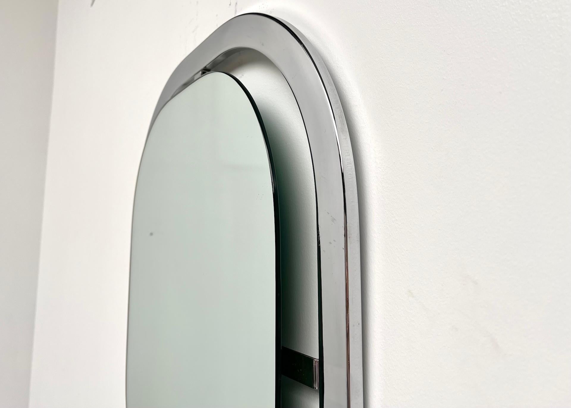 Metà XX secolo Specchio Bauhaus in acciaio cromato in vendita