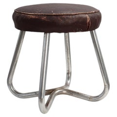 Tabouret moderniste de style Bauhaus avec structure tubulaire chromée et assise en cuir, Allemagne