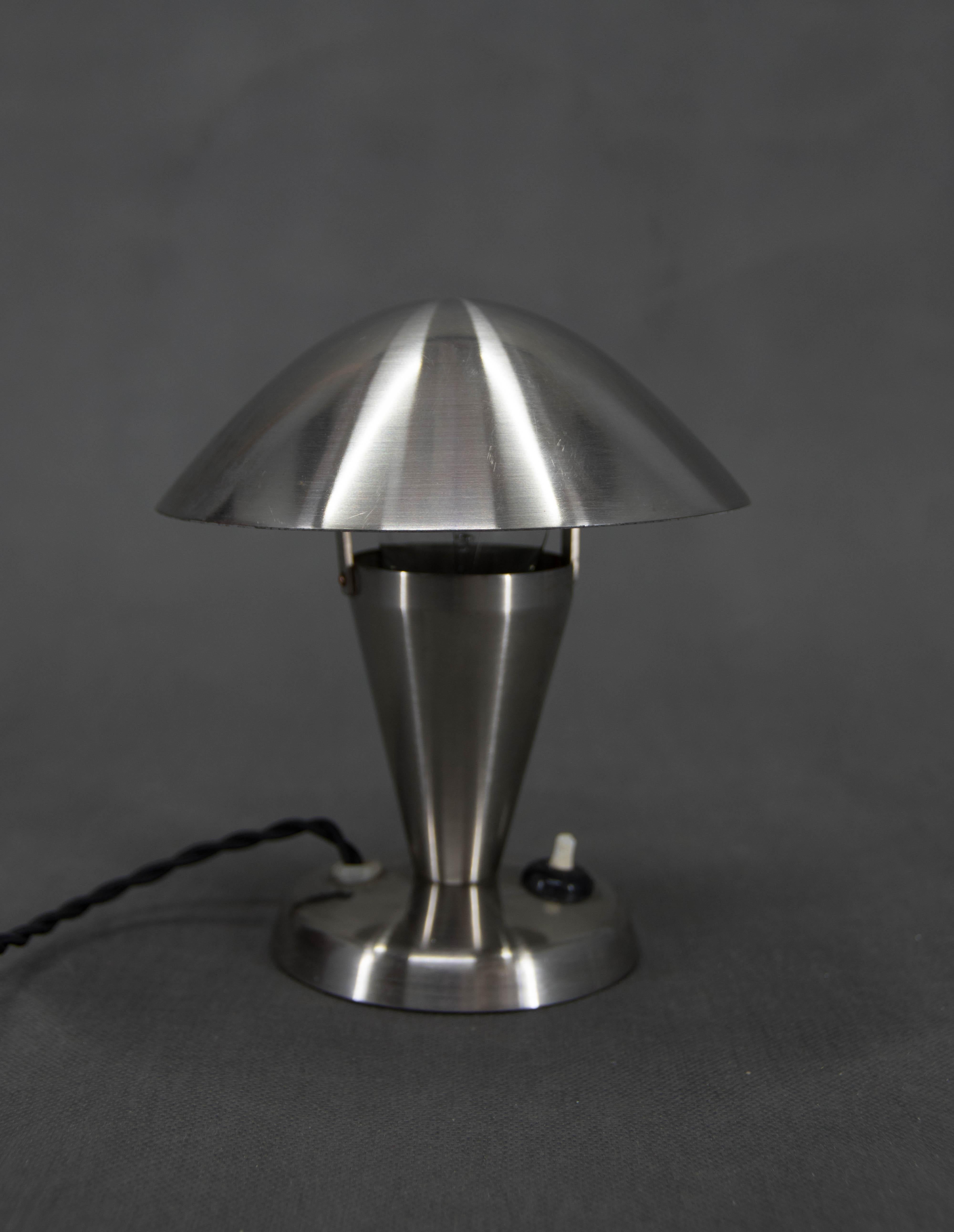 Cleaned, polished and rewired:
1x40W, E25-E27 bulbs 
US wiring compatible 