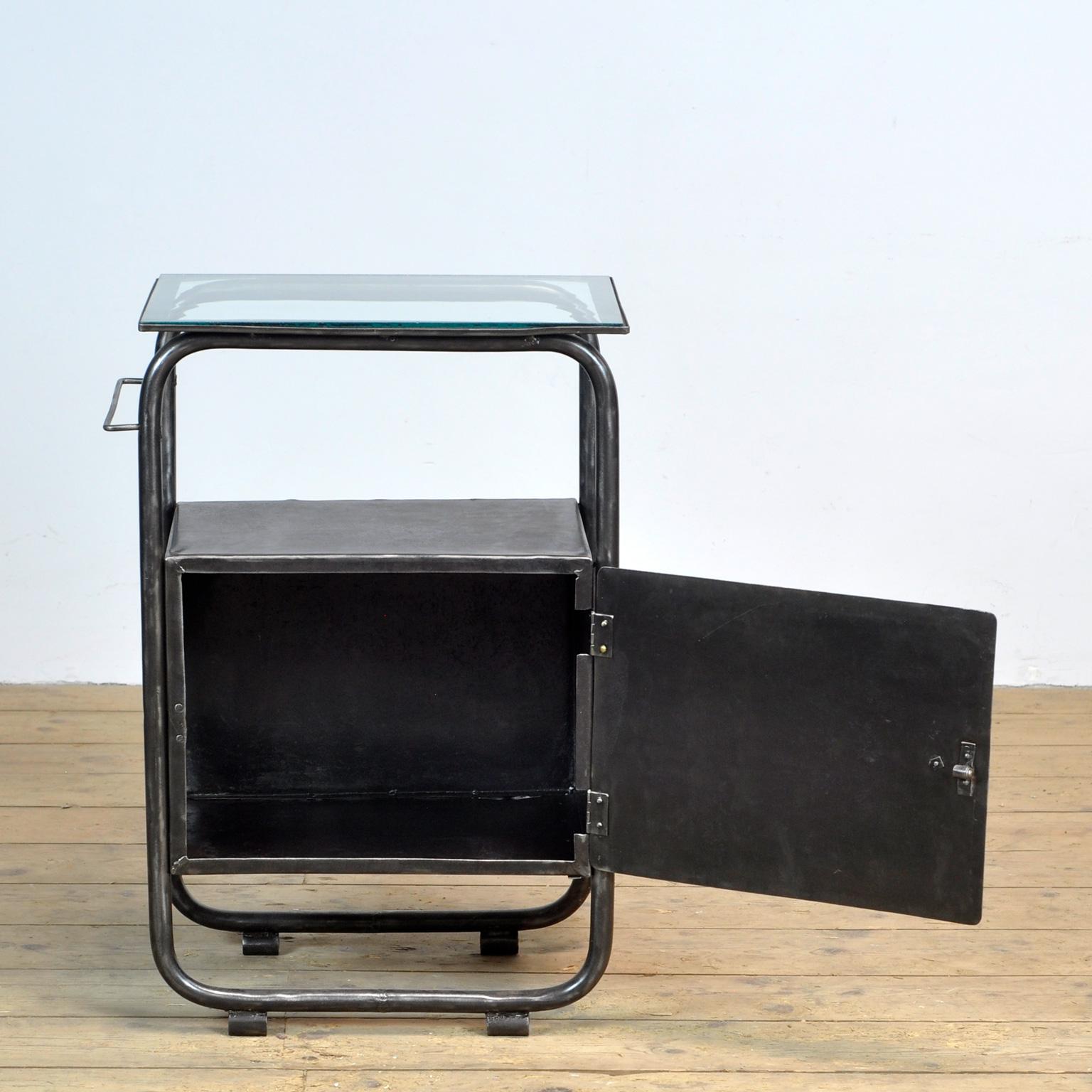 Bauhaus nightstand, 1930’s In Good Condition In Amsterdam, Noord Holland