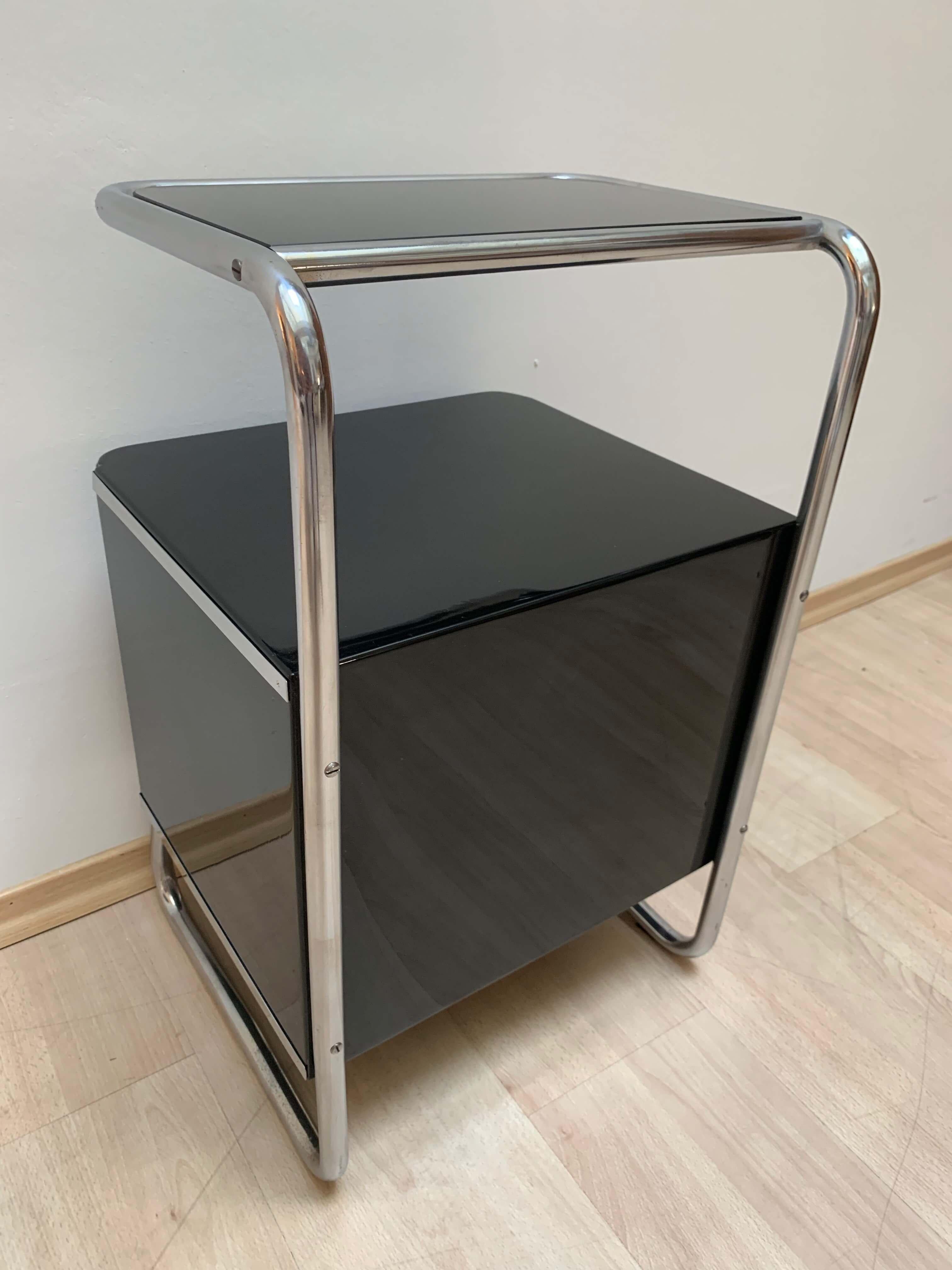 Bauhaus Nightstand, Steeltube and Black Lacquer, Germany circa 1930 In Excellent Condition In Regensburg, DE
