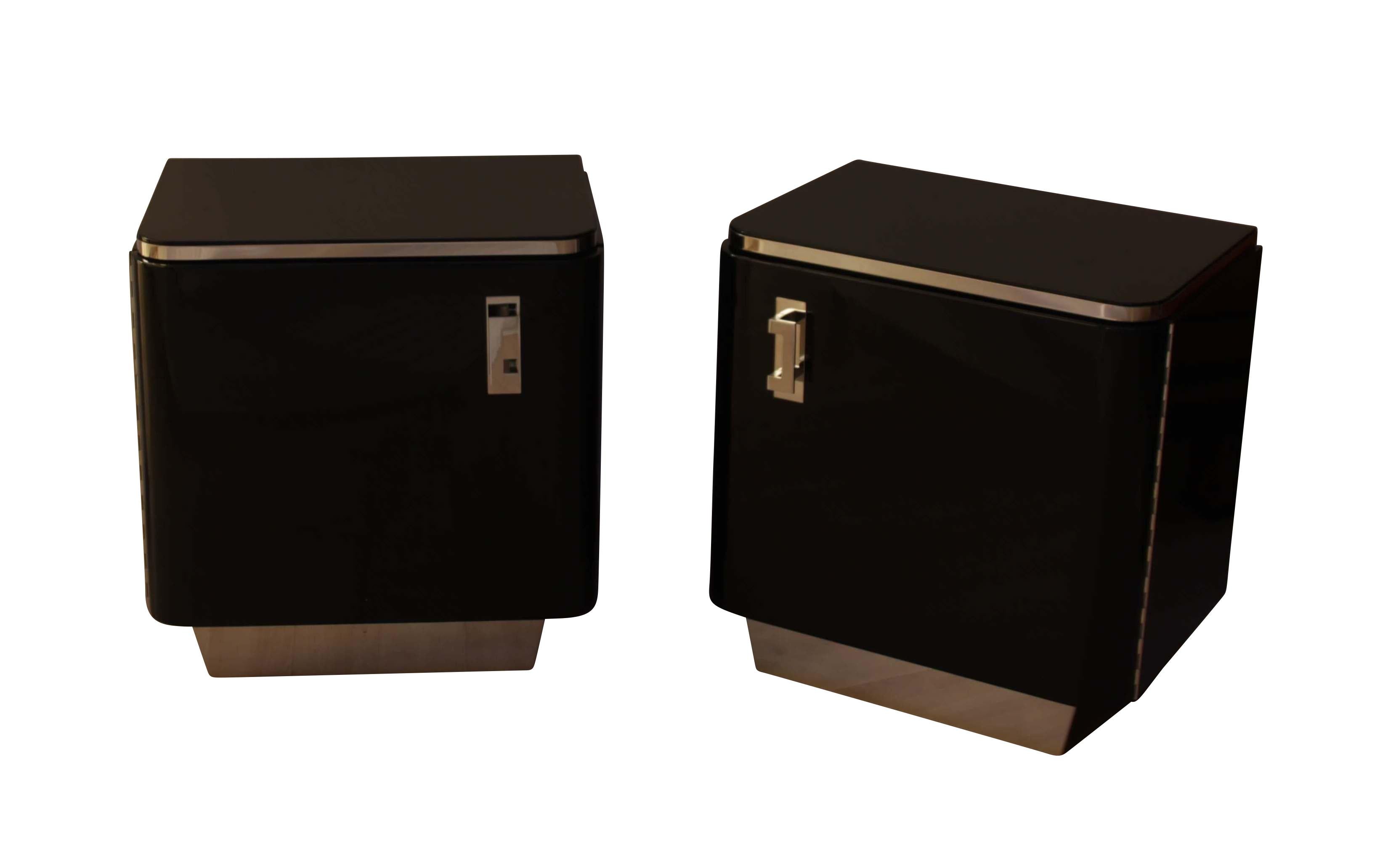 Elegant pair of German Bauhaus nightstands or bedside tables.

Each has 1 door with compartments behind, divided by 1 shelf.

The solid walnut wood underneath has been lacquered and polished in black with Piano lacquer. Around the top and legs