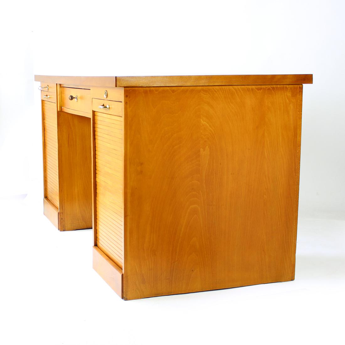 Bauhaus Oak Wood Desk With Roller Doors, Czechoslovakia 1940s For Sale 8