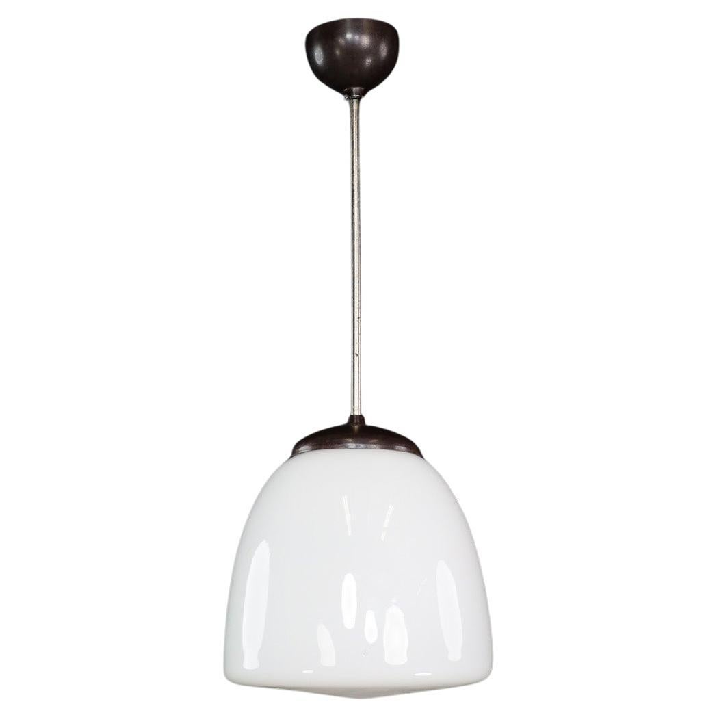 Bauhaus-Pendelleuchte aus Opal und Bakelit, Tschechische Republik 1950er Jahre