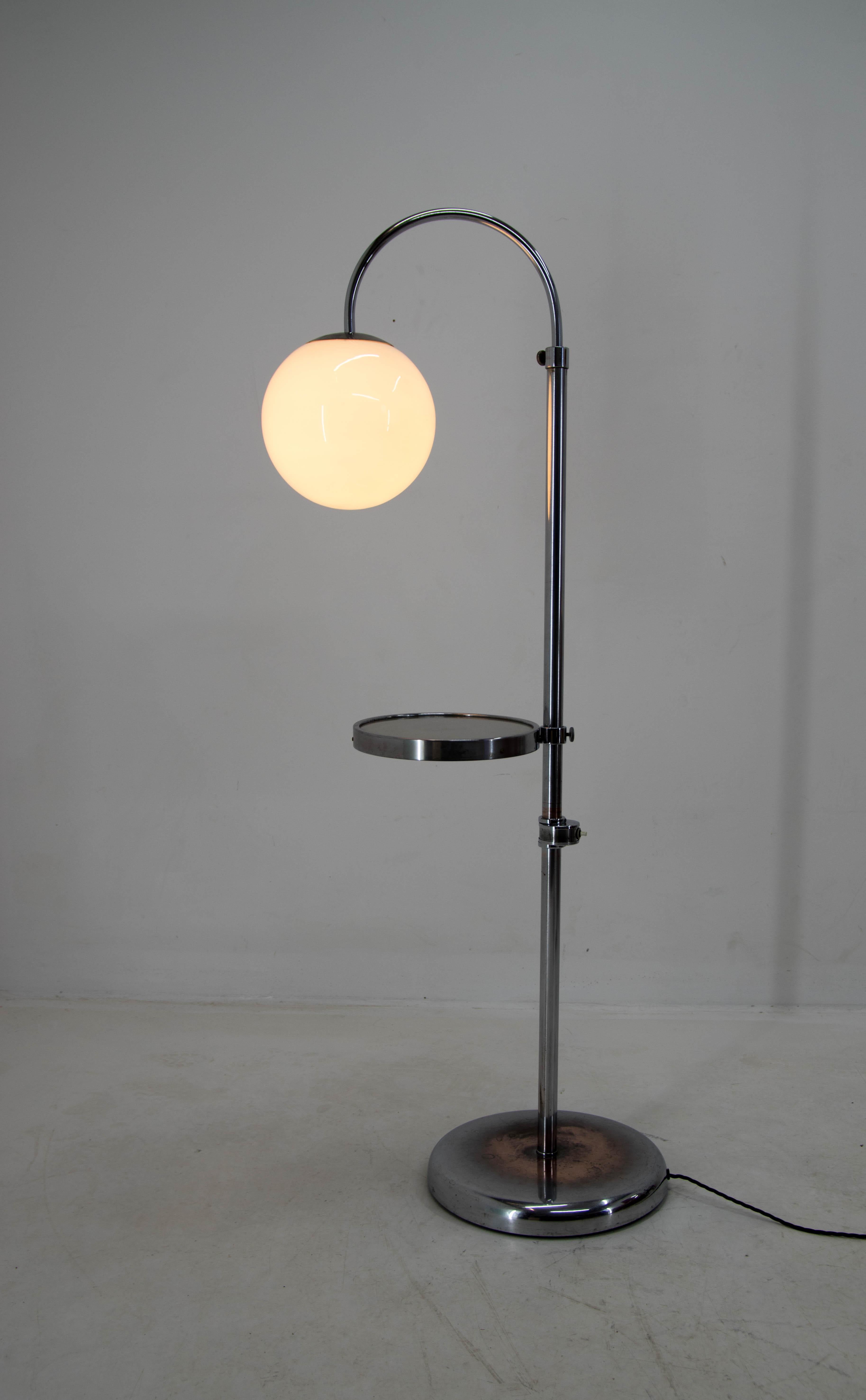 Art Deco Bauhaus or Functionalist Floor Lamp with Adjustable Height, 1940s