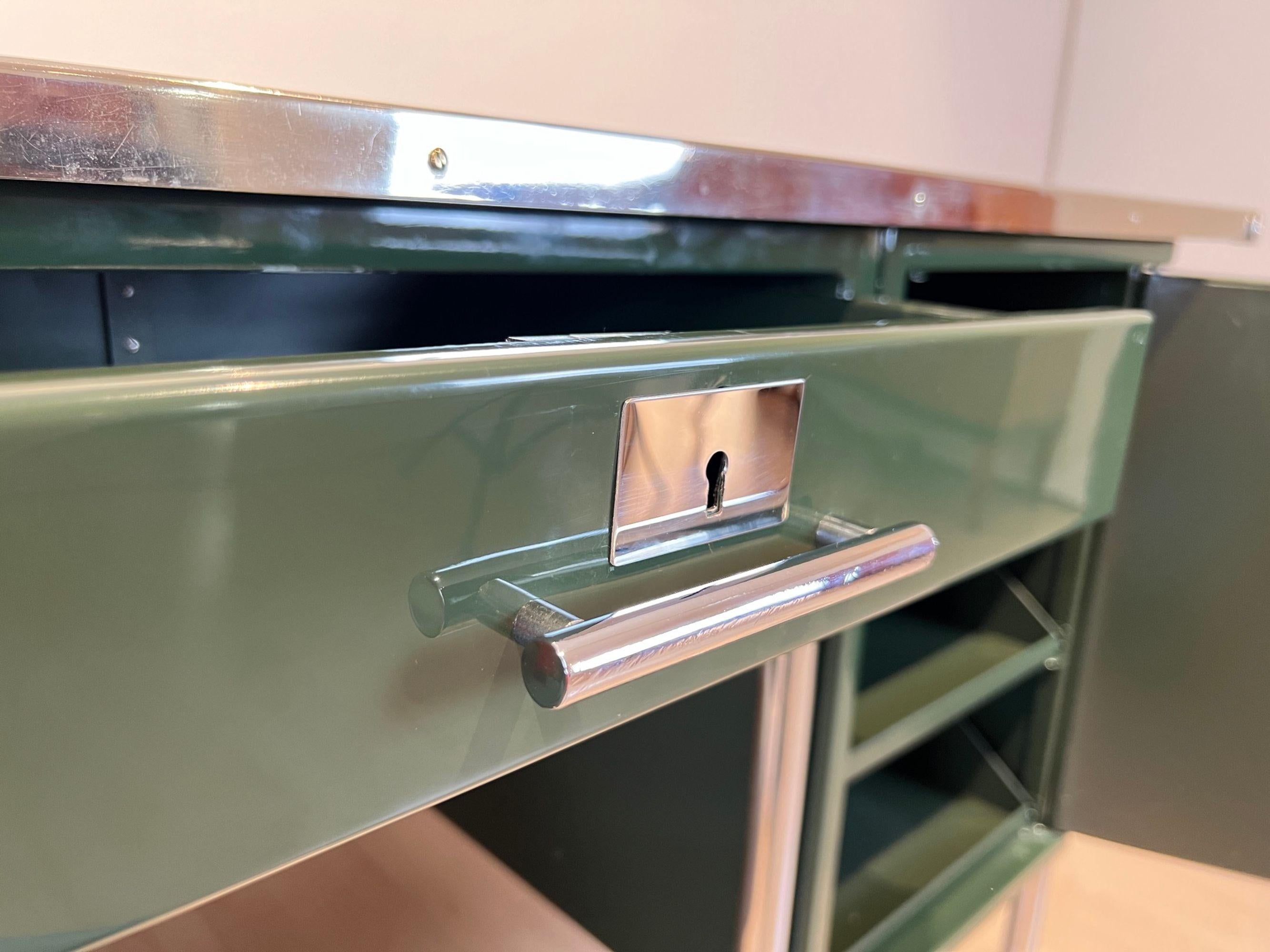 Large Bauhaus Desk, Steeltube, Green Lacquer, Germany circa 1925 For Sale 5