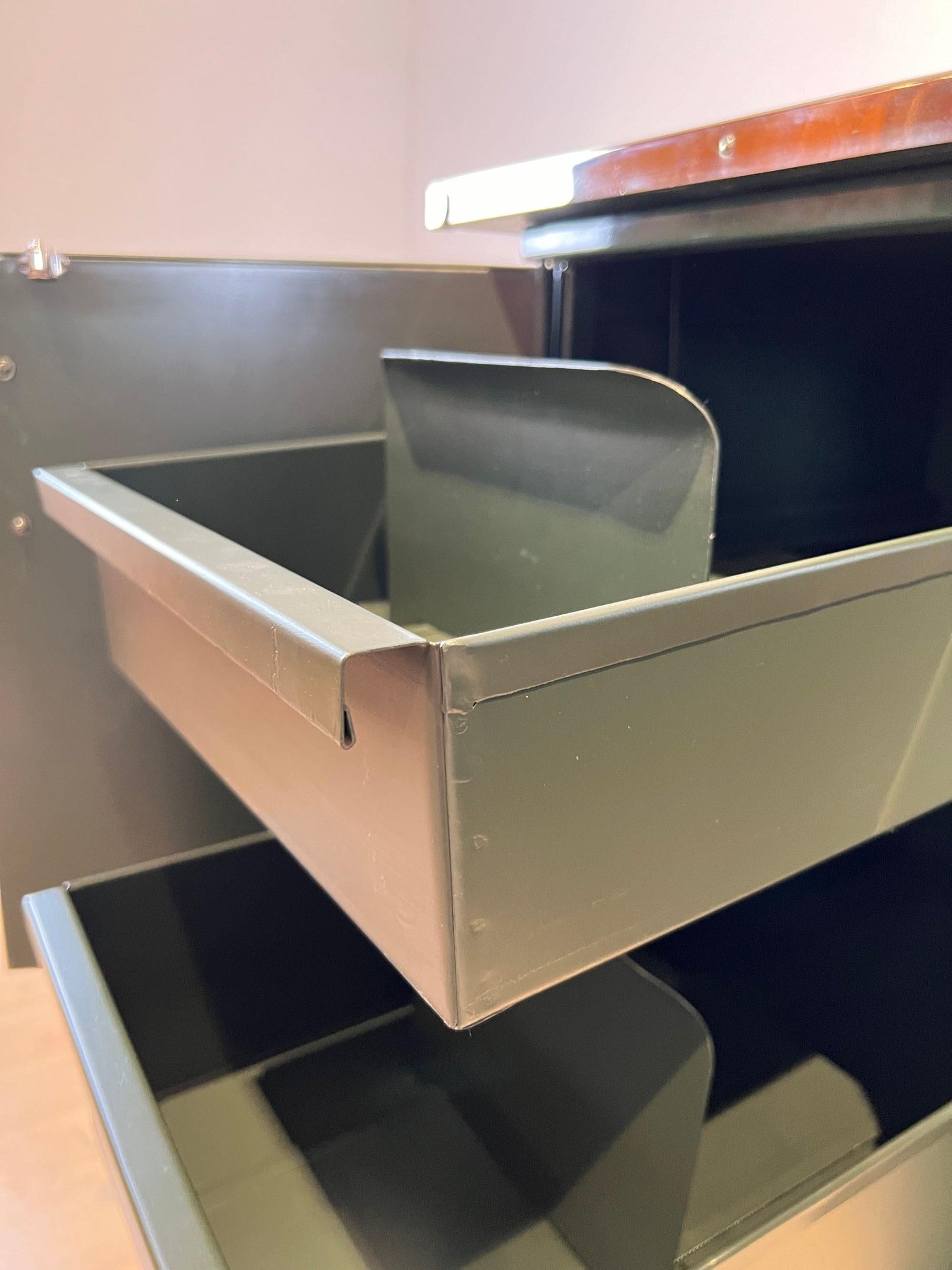 Large Bauhaus Desk, Steeltube, Green Lacquer, Germany circa 1925 For Sale 8
