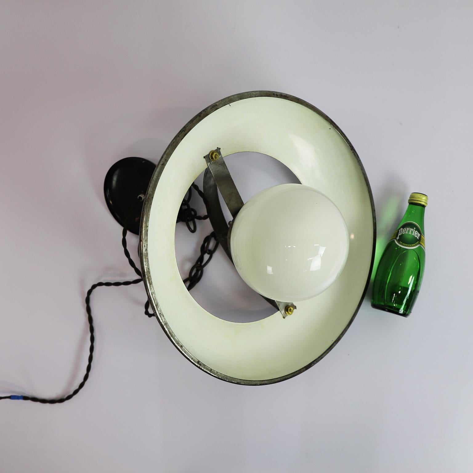 Metà XX secolo Lampada a sospensione Bauhaus in vendita