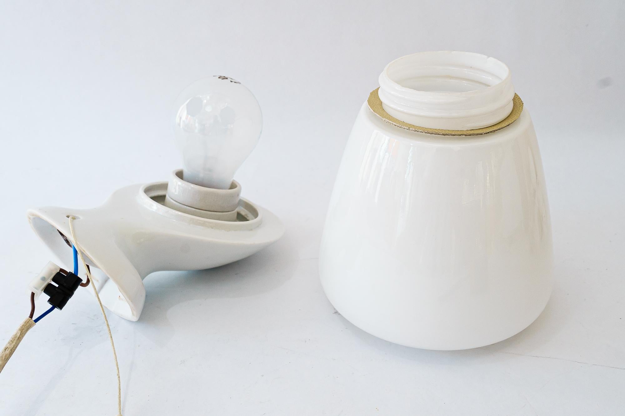 Début du 20ème siècle Plafonnier allemand en porcelaine Bauhaus vers 1920 en vente