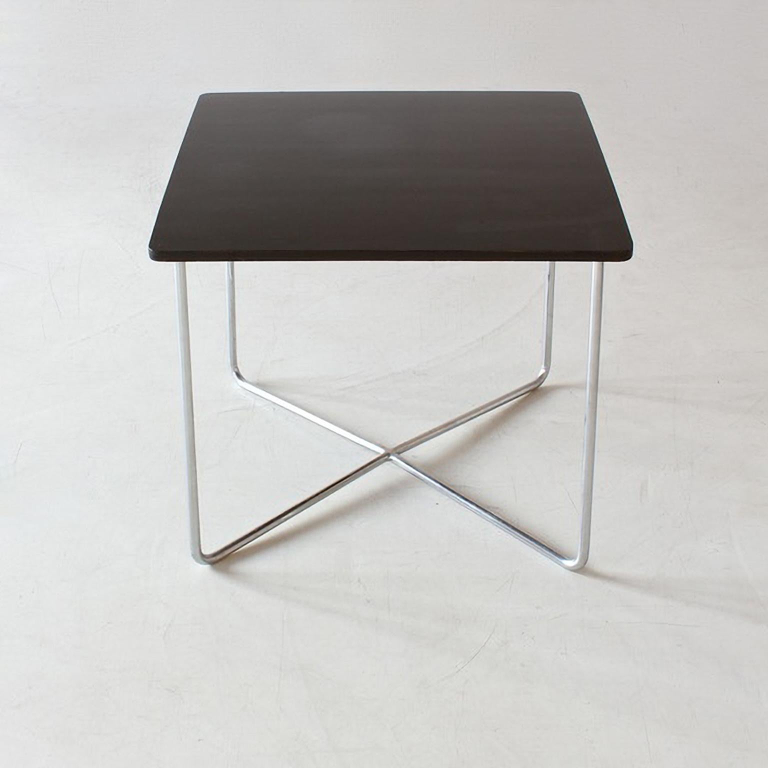 Bauhaus Rectangular Tubular Steel Table, Chromed Metal, Lacquered Wood, C. 1935 In Good Condition For Sale In Berlin, DE