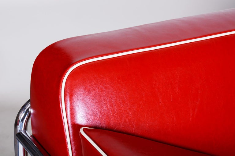 Bauhaus Red Tubular Chromed Steel Sofa by Robert Slezák, Design by Thonet, 1930s In Good Condition For Sale In Horomerice, CZ