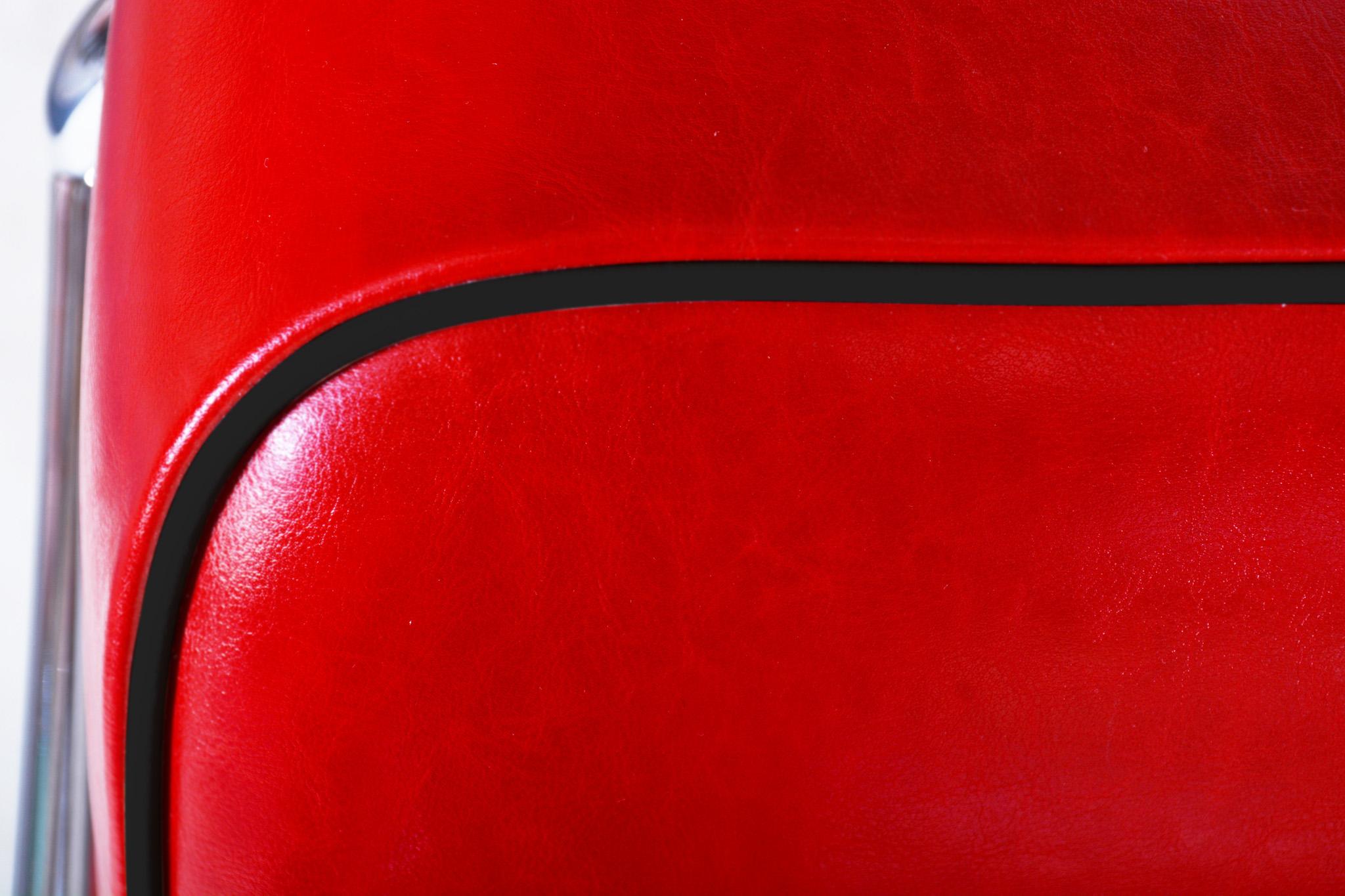 Czech Bauhaus Red Tubular Chromed Steel Sofa by Robert Slezák, Design by Thonet, 1930s For Sale