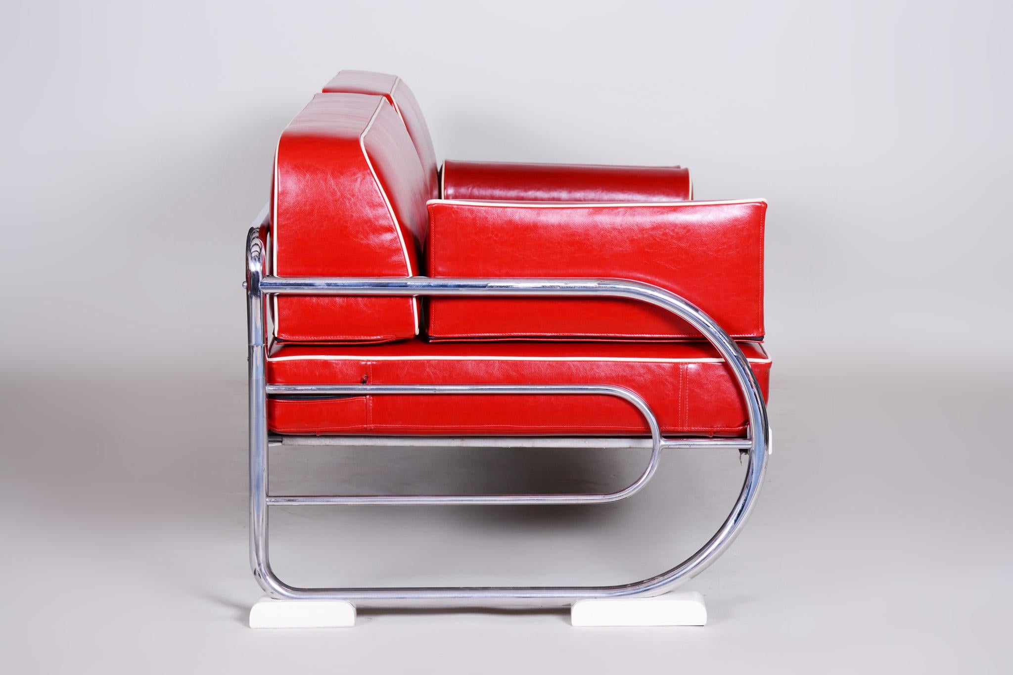 Rotes Bauhaus-Sofa aus verchromtem Stahlrohr von Robert Slezák:: Design by Thonet:: 1930er Jahre im Zustand „Gut“ im Angebot in Horomerice, CZ