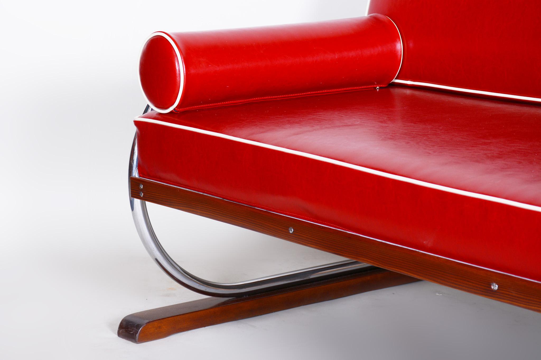 Bauhaus Red Tubular Chromed Steel Sofa by Robert Slezák, Fully Restored, 1930s In Good Condition For Sale In Horomerice, CZ