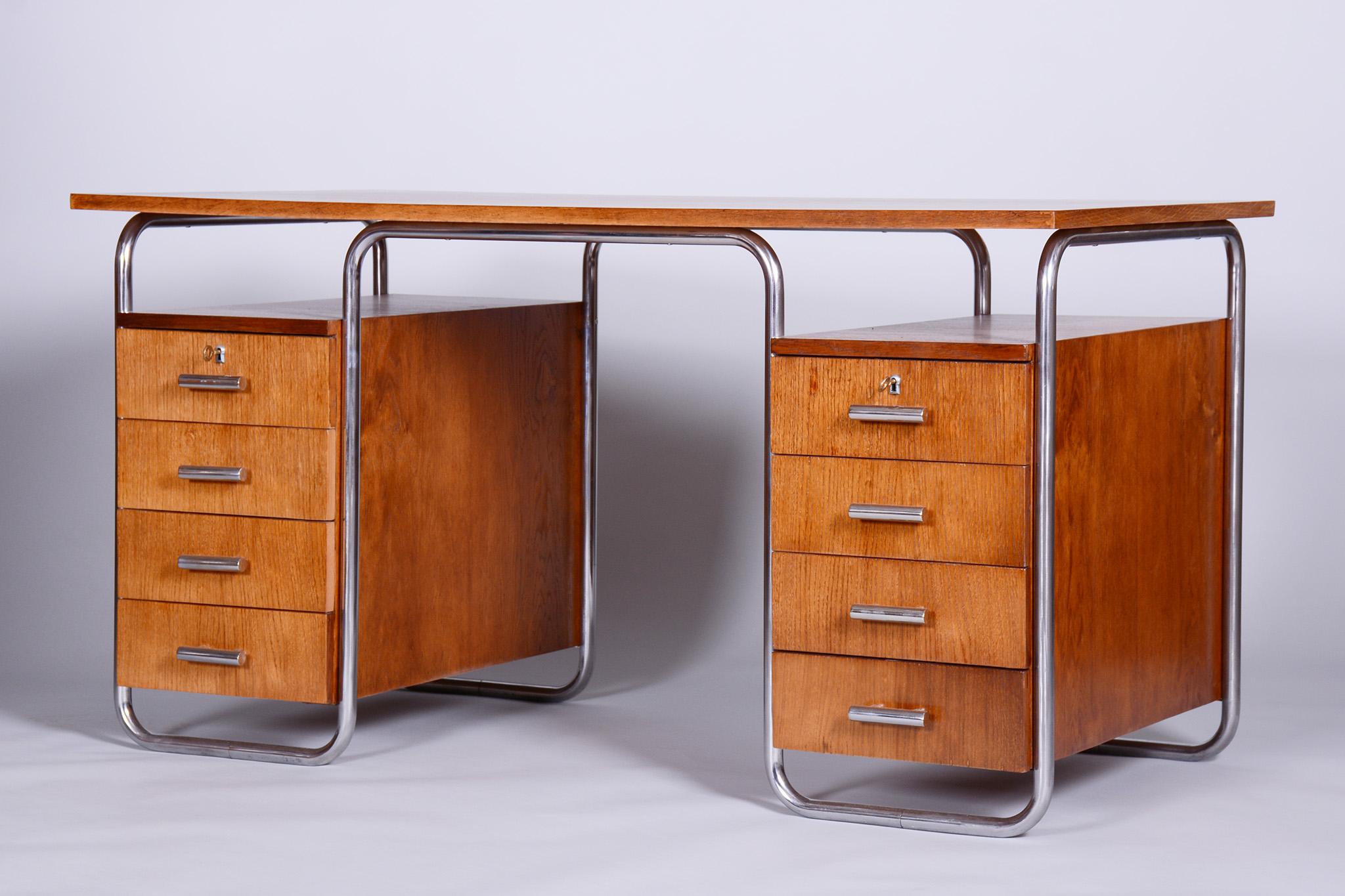 Bauhaus Restored Beech Writing Desk Made in 1930s by Robert Slezak, Czechia In Good Condition For Sale In Horomerice, CZ