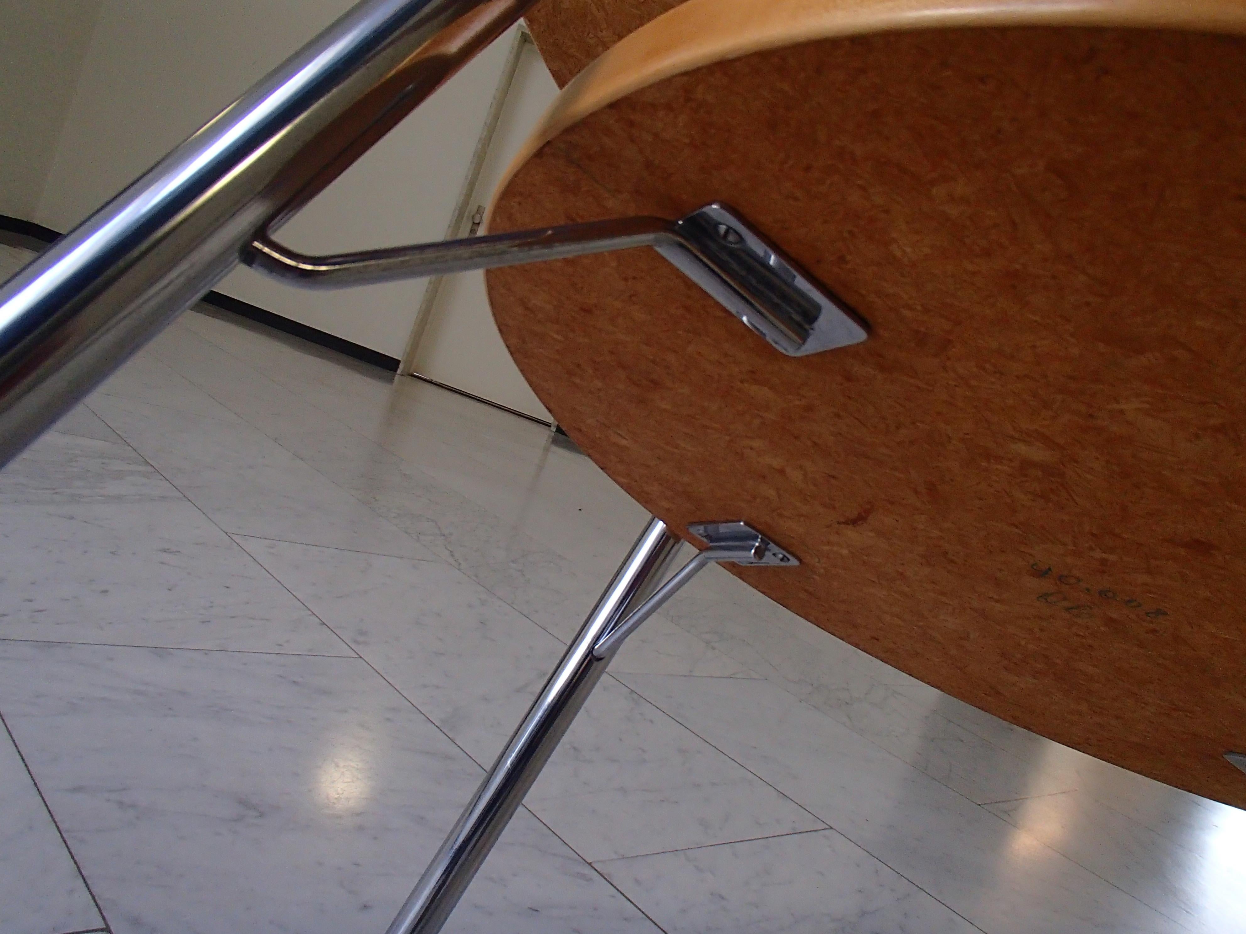 Bauhaus Round Center Table Birch and Black Kelko on Four Chrome Legs 2