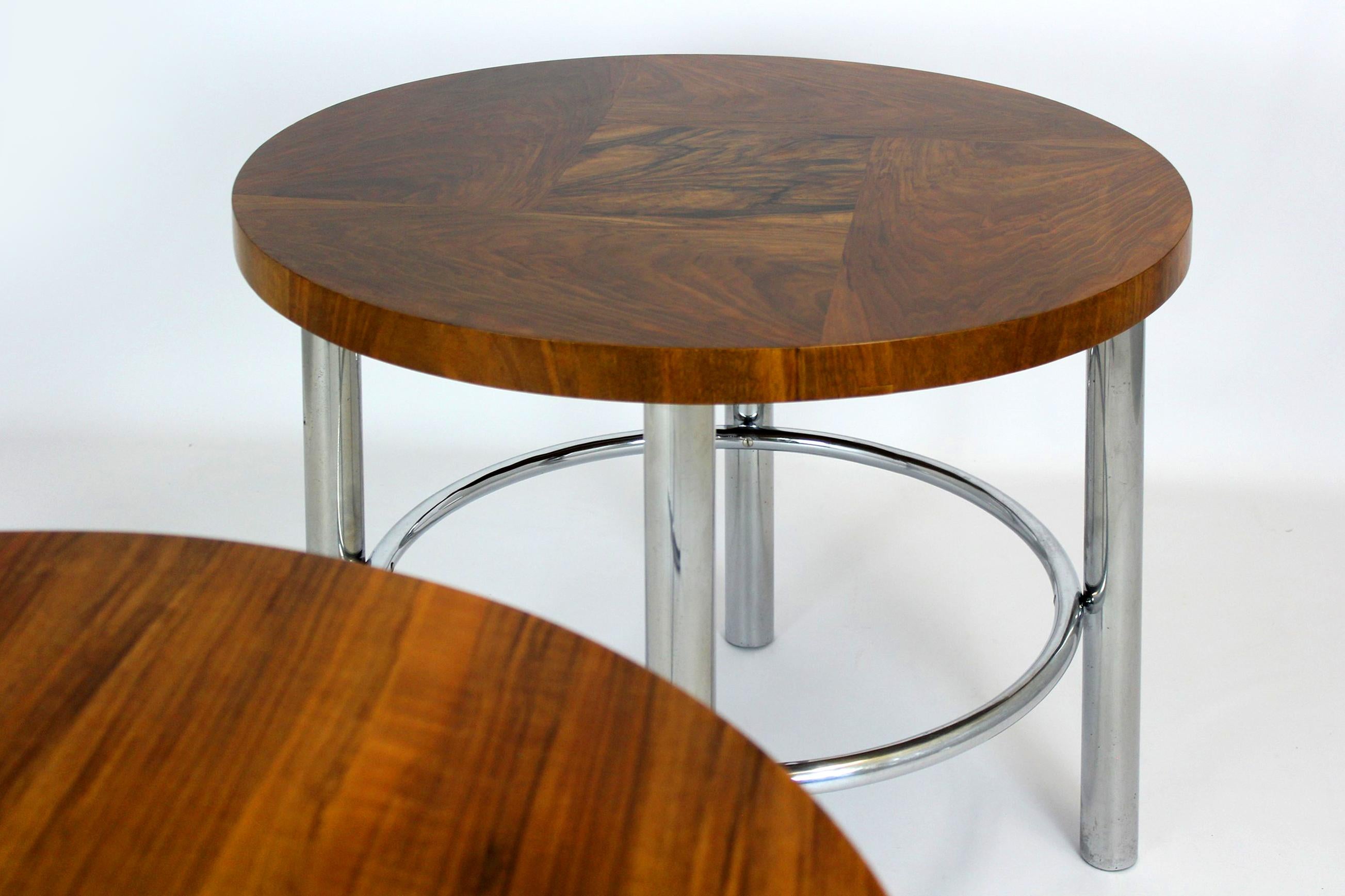 Runder Bauhaus-Tisch aus Nussbaumholz von Robert Slezak, 1930er Jahre im Angebot 10