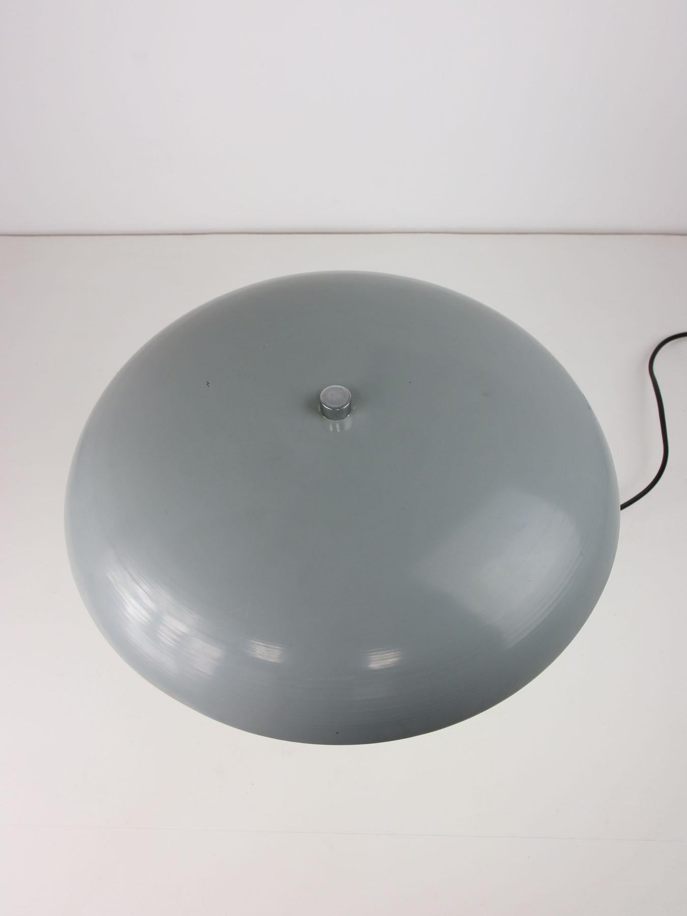 Bauhaus Saucer Table Lamp with Big Button For Sale 3