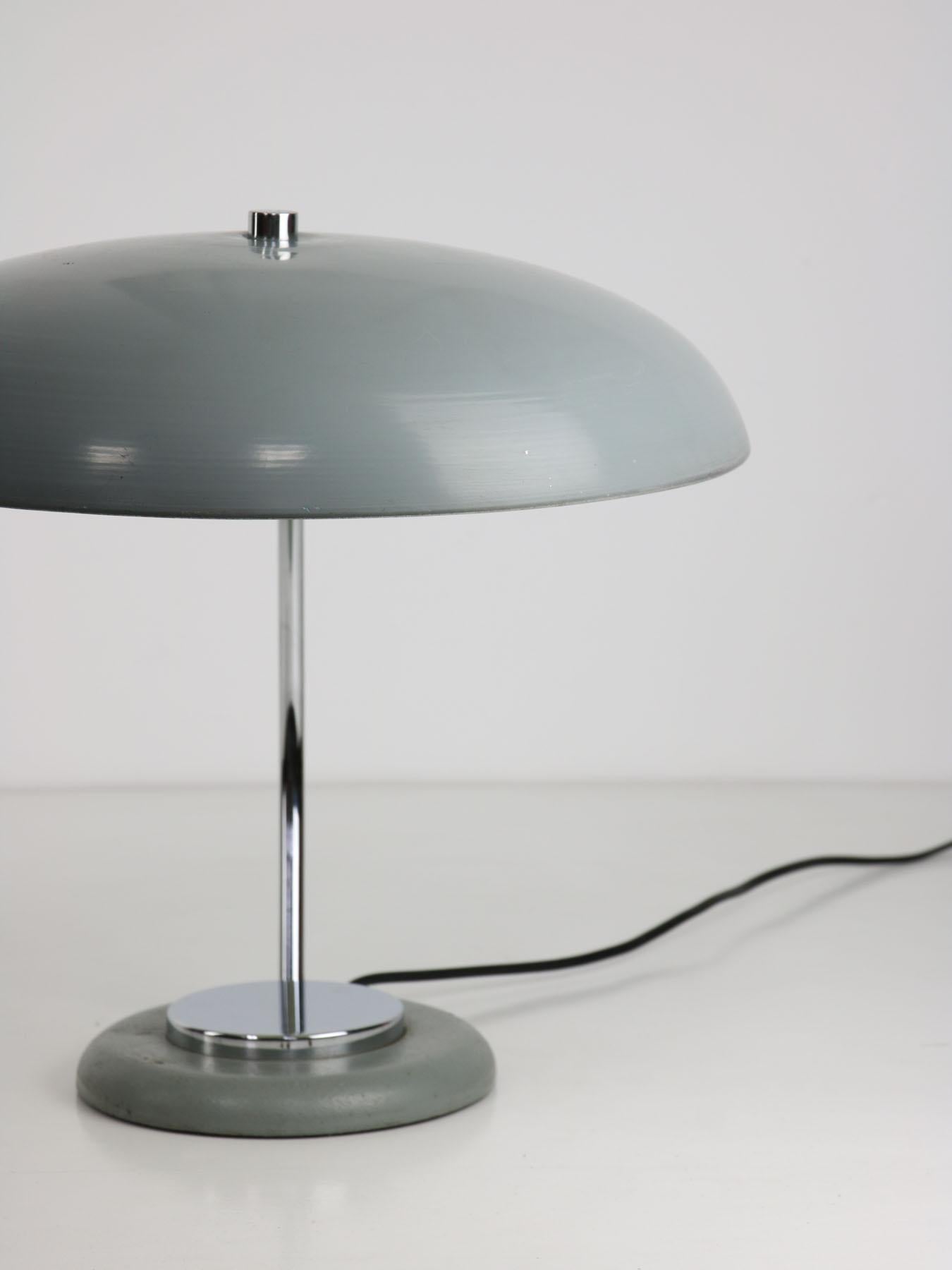 Bauhaus Saucer Table Lamp with Big Button For Sale 4