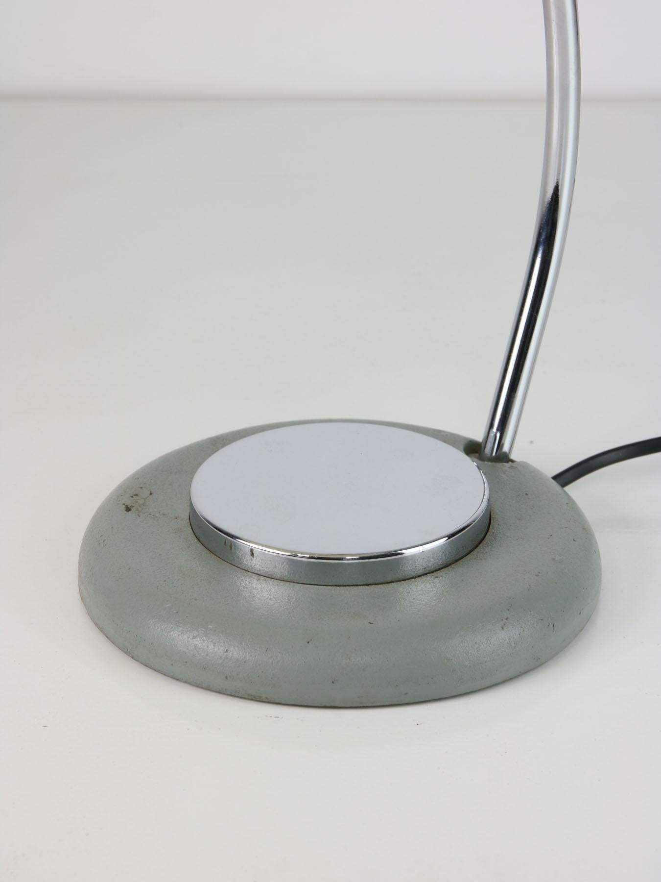 Bauhaus Saucer Table Lamp with Big Button For Sale 1