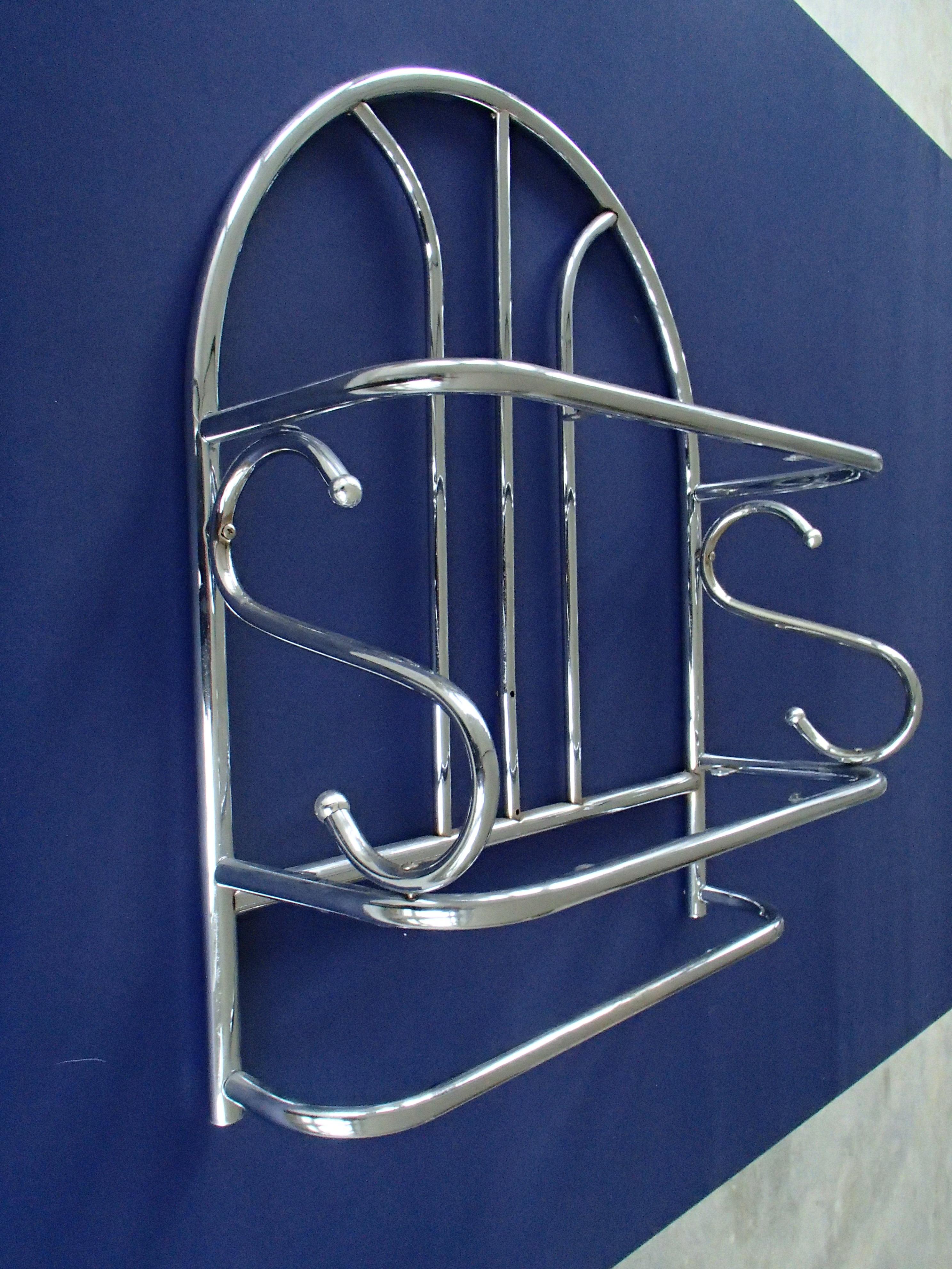 Bauhaus Shelv Chrome for Kitchen or Bathroom with Towelrack In Good Condition For Sale In Weiningen, CH