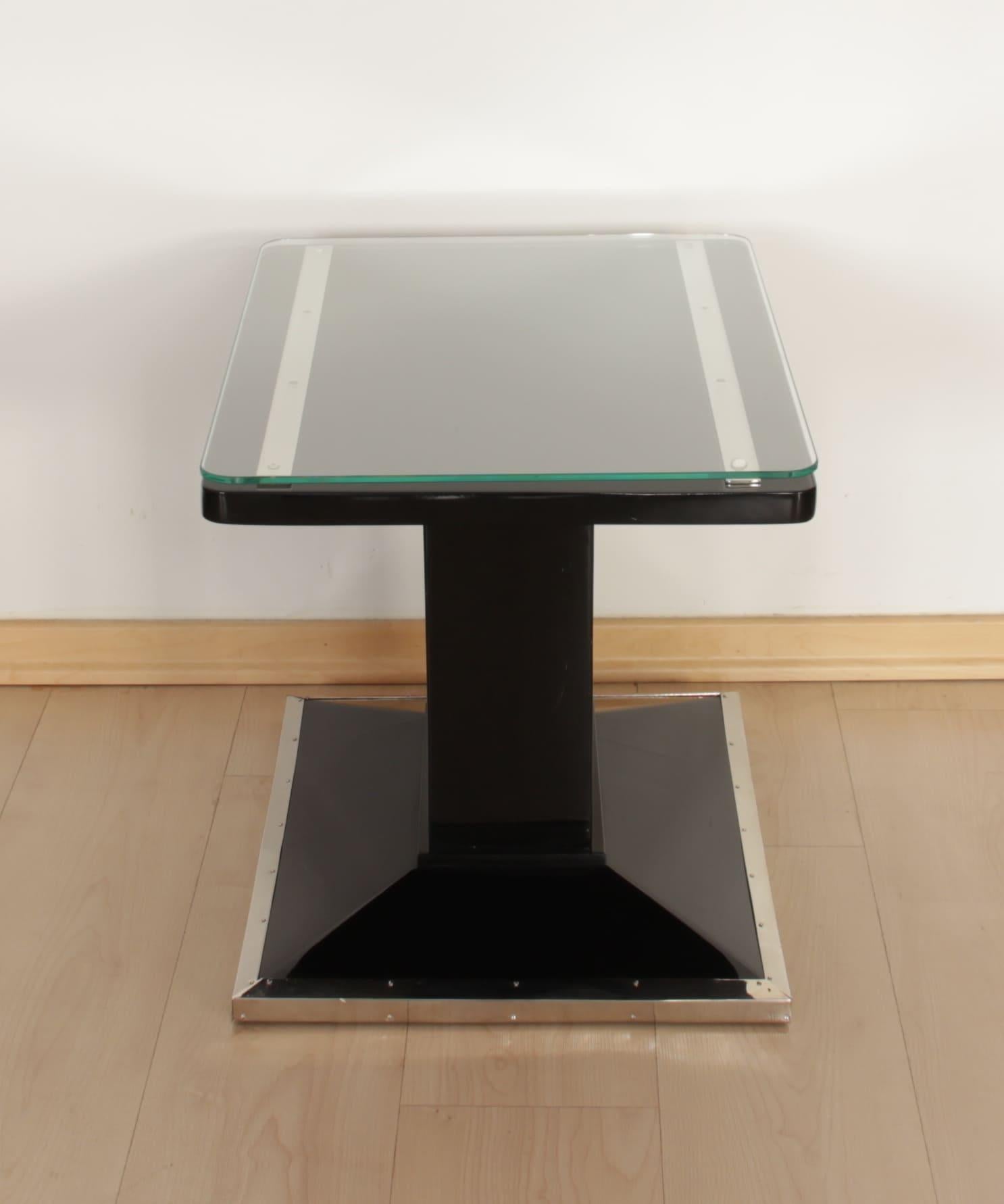 Polished Art Deco / Bauhaus Side Table, Black Lacquer, Chromed, Austria, circa 1920 For Sale