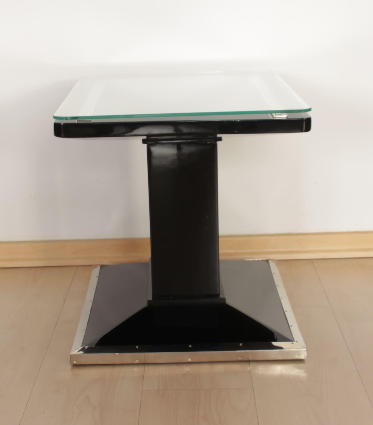 Art Deco / Bauhaus Side Table, Black Lacquer, Chromed, Austria, circa 1920 In Good Condition For Sale In Regensburg, DE