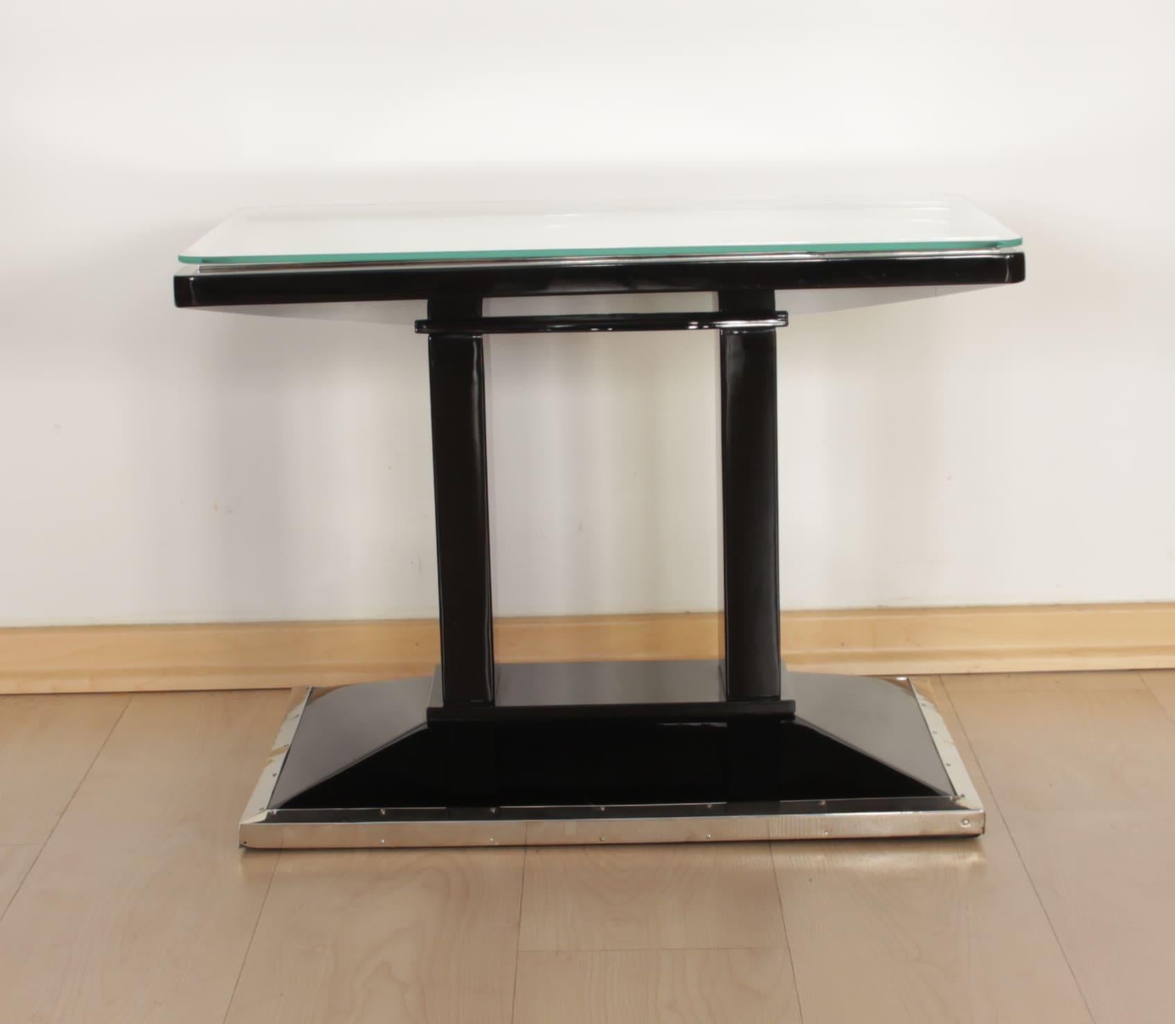 Début du 20ème siècle Table d'appoint Art déco / Bauhaus, laque noire, chromé, Autriche, vers 1920 en vente
