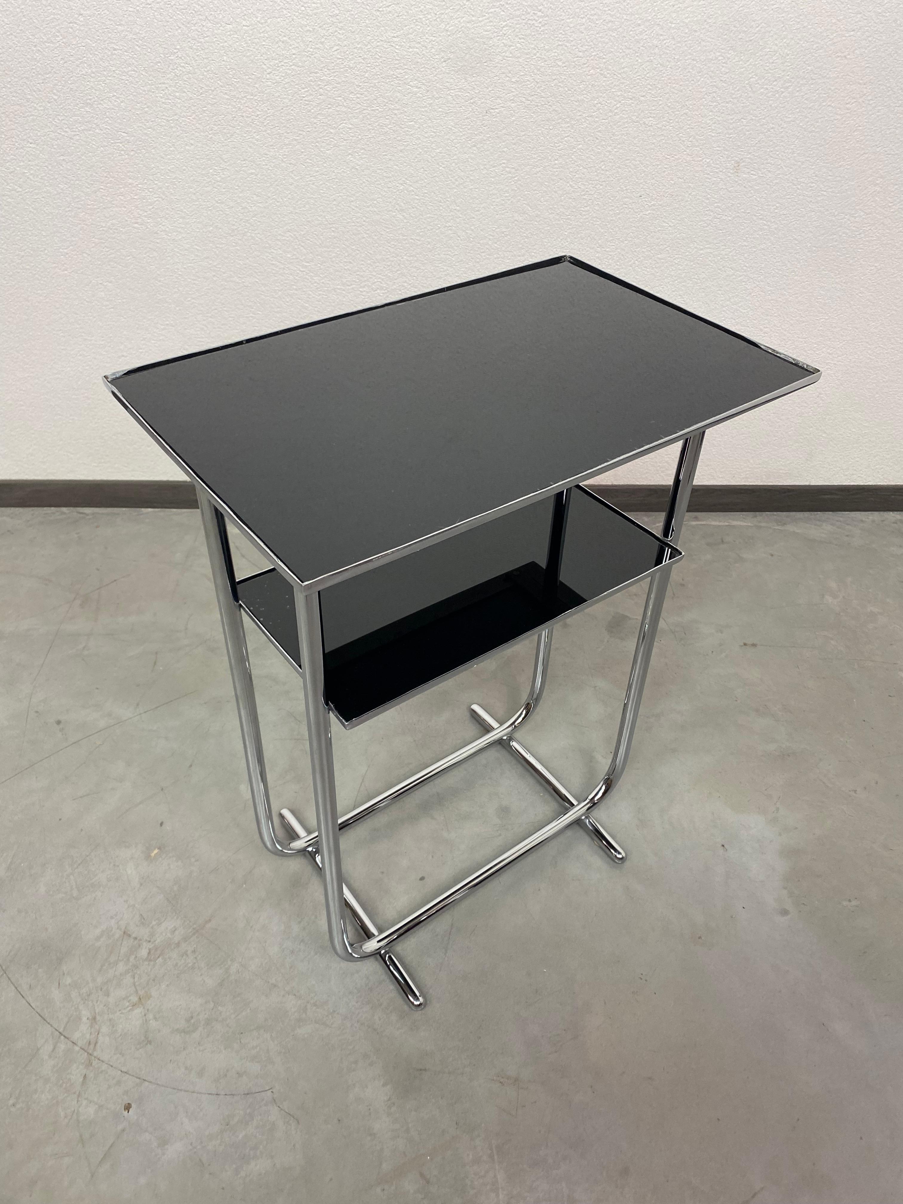 Mid-20th Century Bauhaus side table with black glass top For Sale