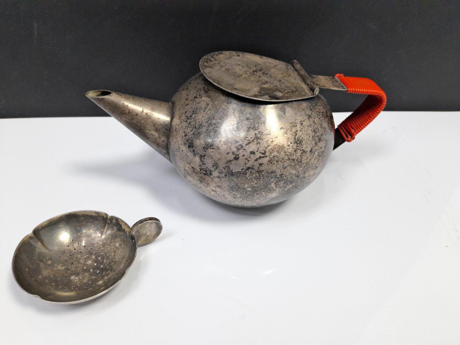 A rare silver plated marked Bauhaus tea pot and strainer from the iconic WMF manufactory in excellent condition.