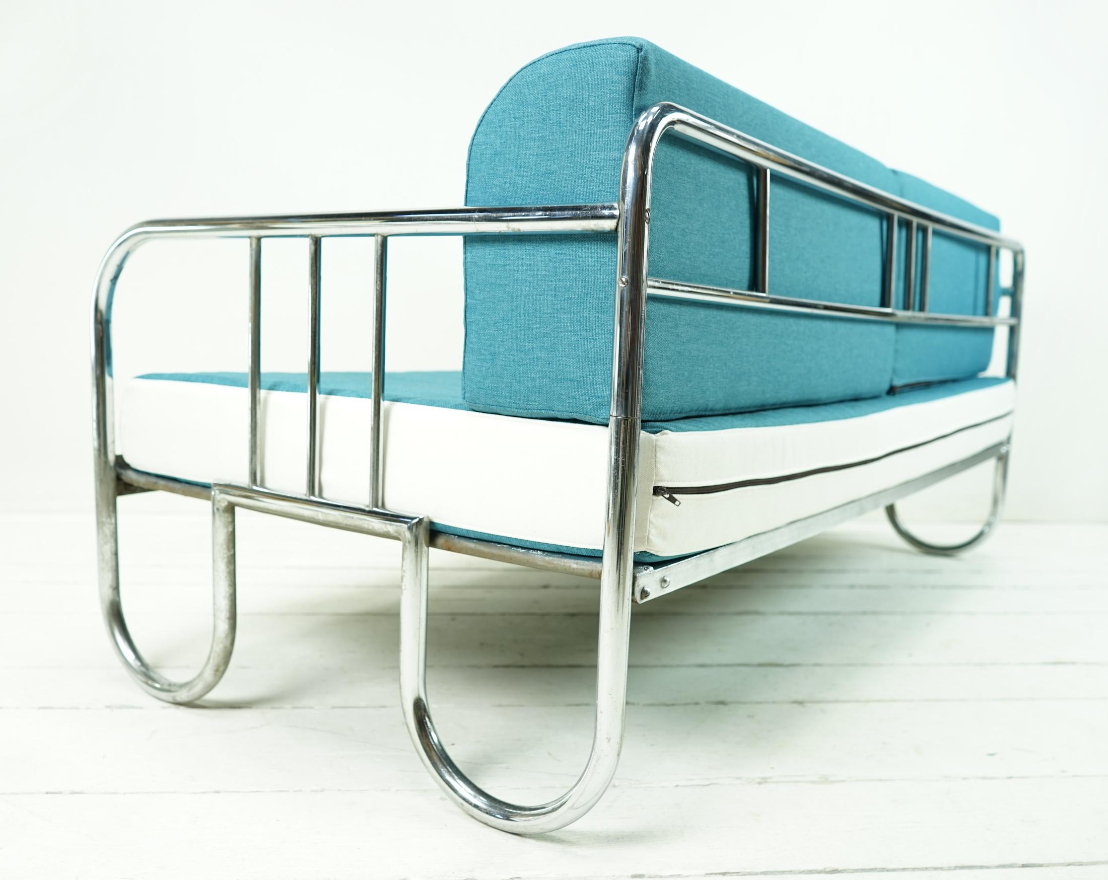 Bauhaus Sofa Vintage Tagesbett mit Schleifenfüßen aus den 1930er Jahren mit Designer-Stoff (Verzinkt) im Angebot