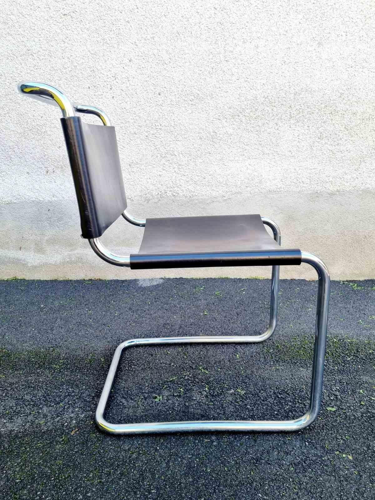 This iconic Chair, model Spoleto, was designed by Ludwig Mies van der Rohe and produced by Knoll Italy in '70s.

Chair is in perfect vintage condition. It is made of very thick genuine leather (black colour) and silver metal base. It is stable and