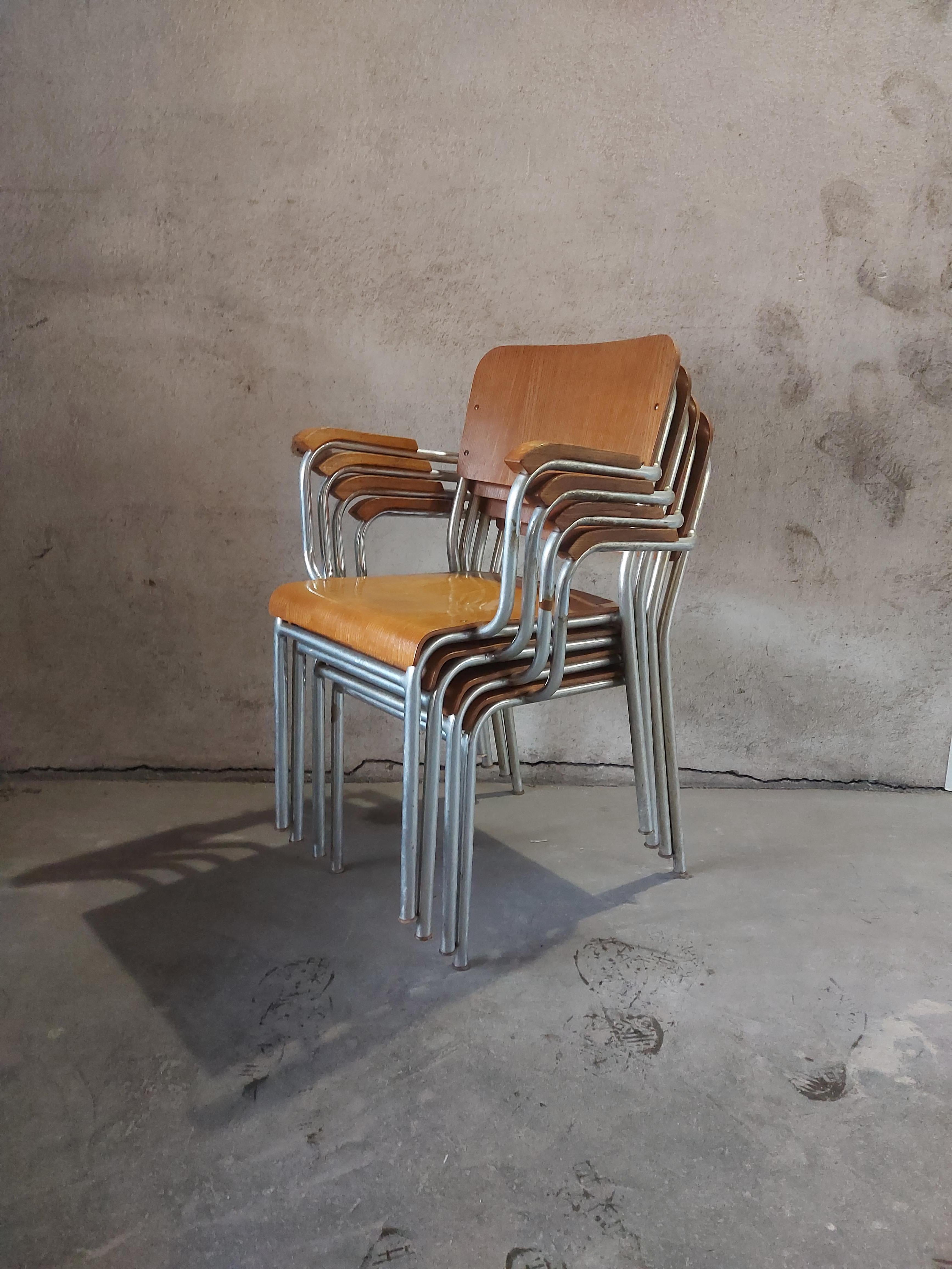 BAUHAUS Silla apilable con reposabrazos años 70 en venta 4