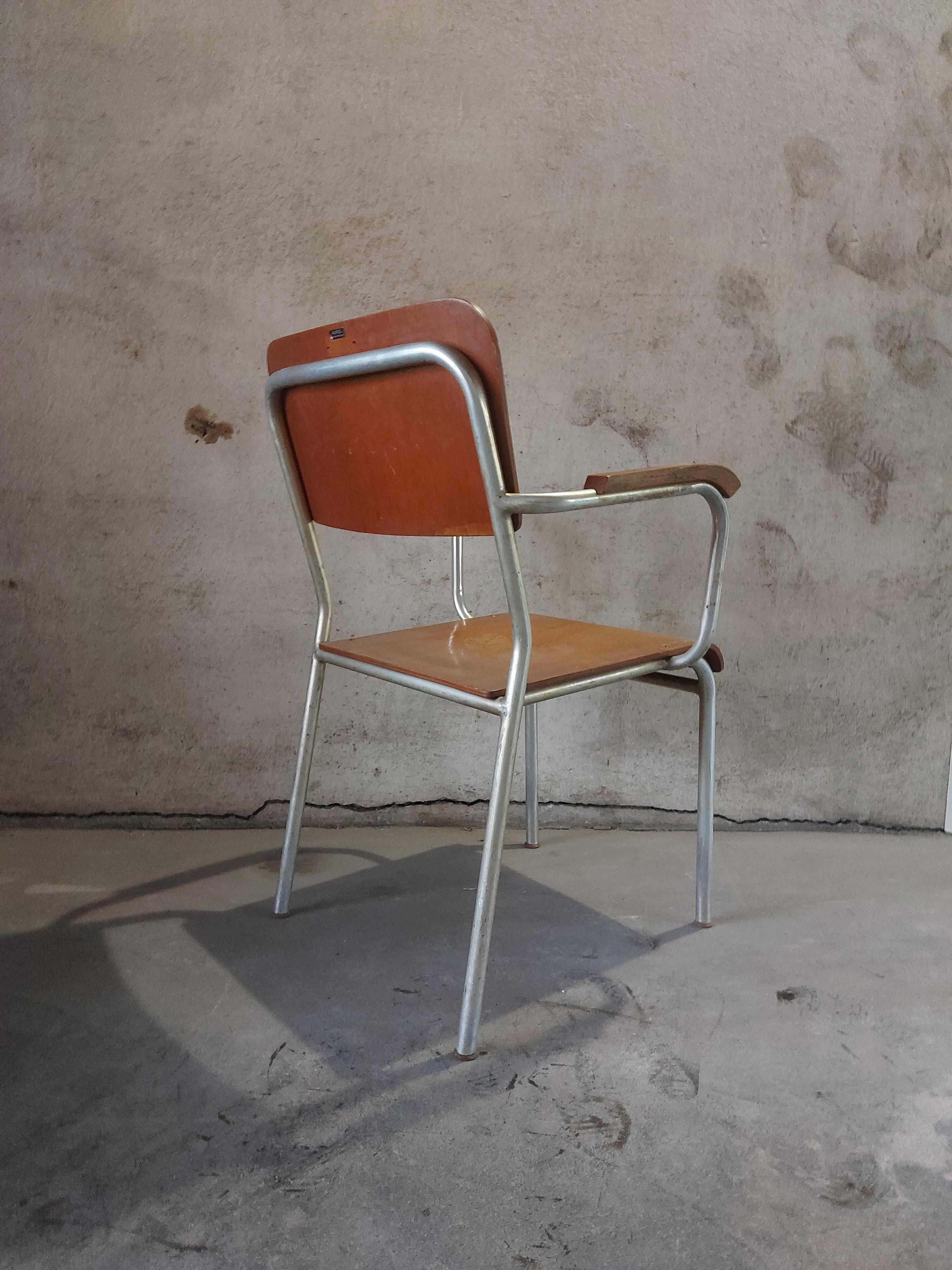BAUHAUS Silla apilable con reposabrazos años 70 en venta 6
