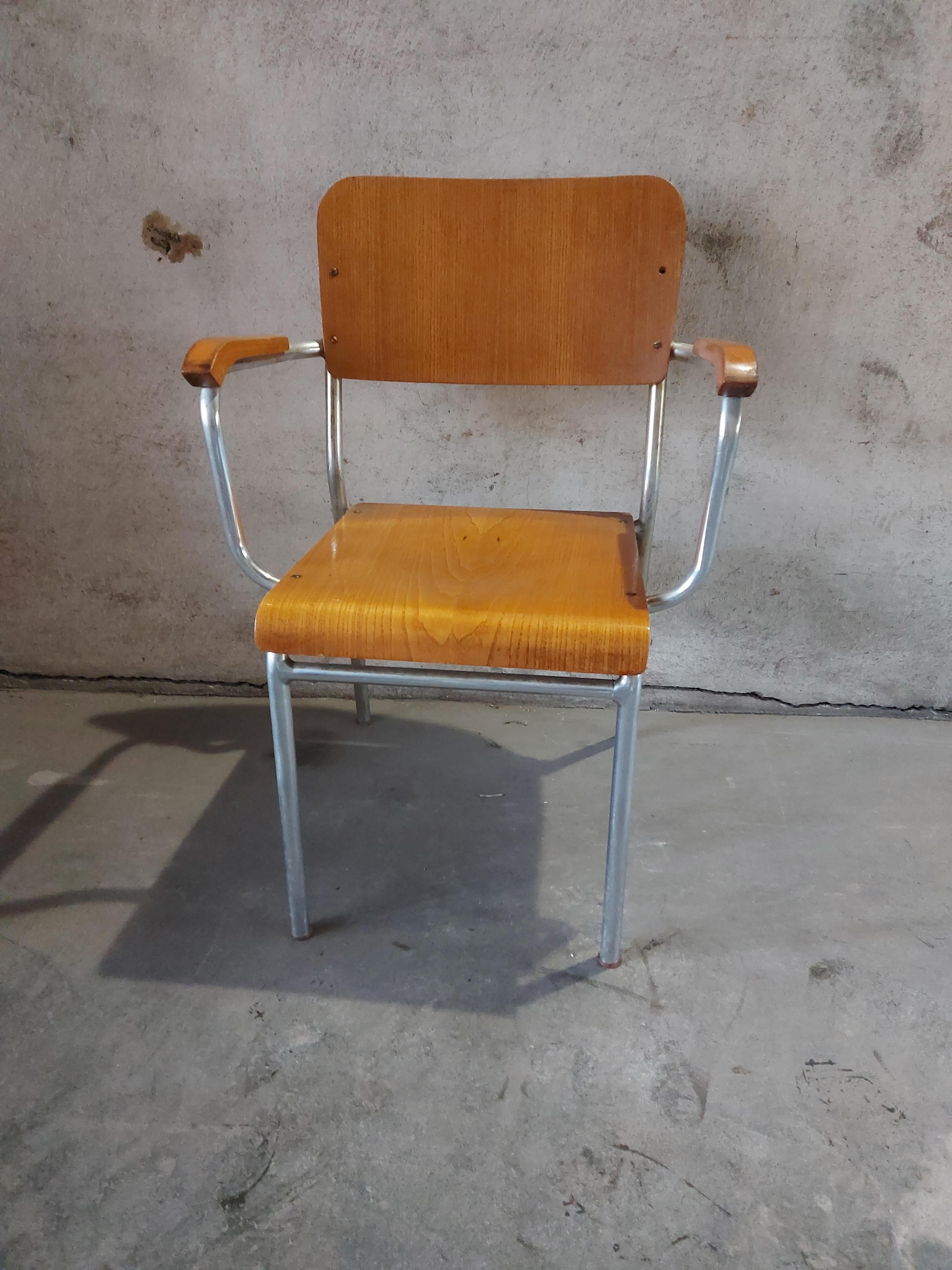 BAUHAUS Silla apilable con reposabrazos años 70 Esloveno en venta