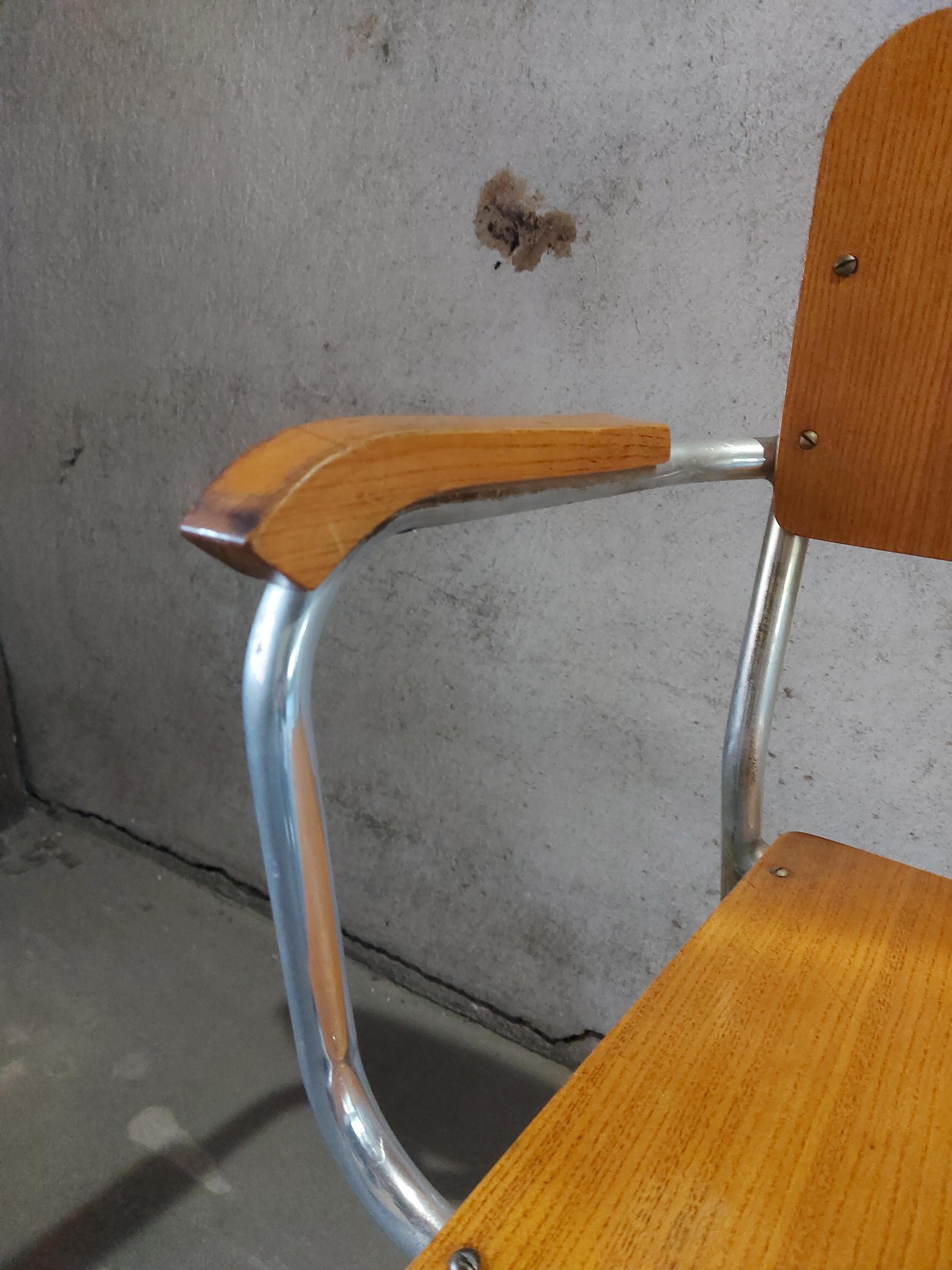 BAUHAUS Silla apilable con reposabrazos años 70 Aluminio en venta