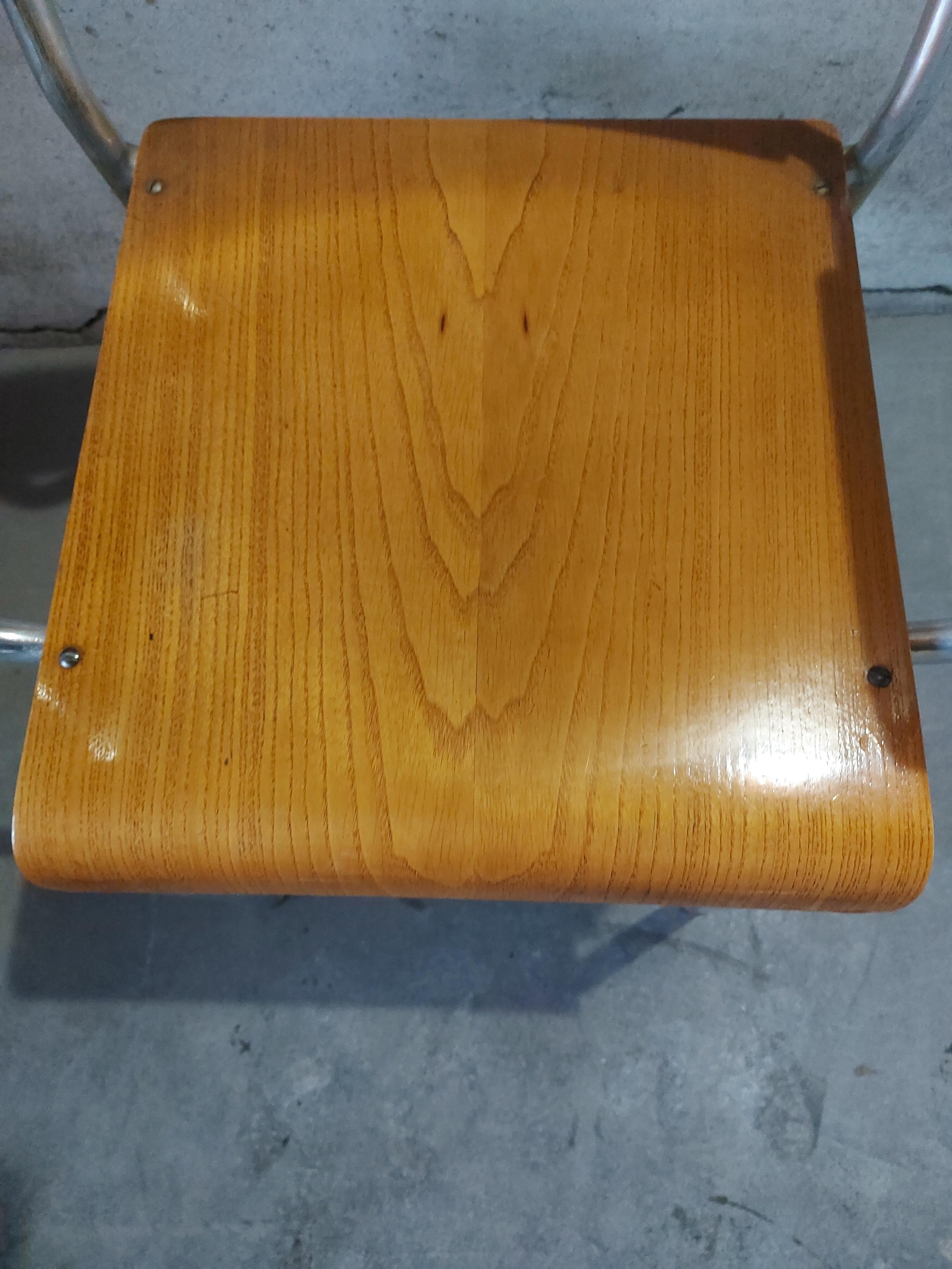 BAUHAUS Silla apilable con reposabrazos años 70 en venta 1