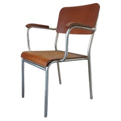 BAUHAUS fauteuil à accoudoirs empilable 1970