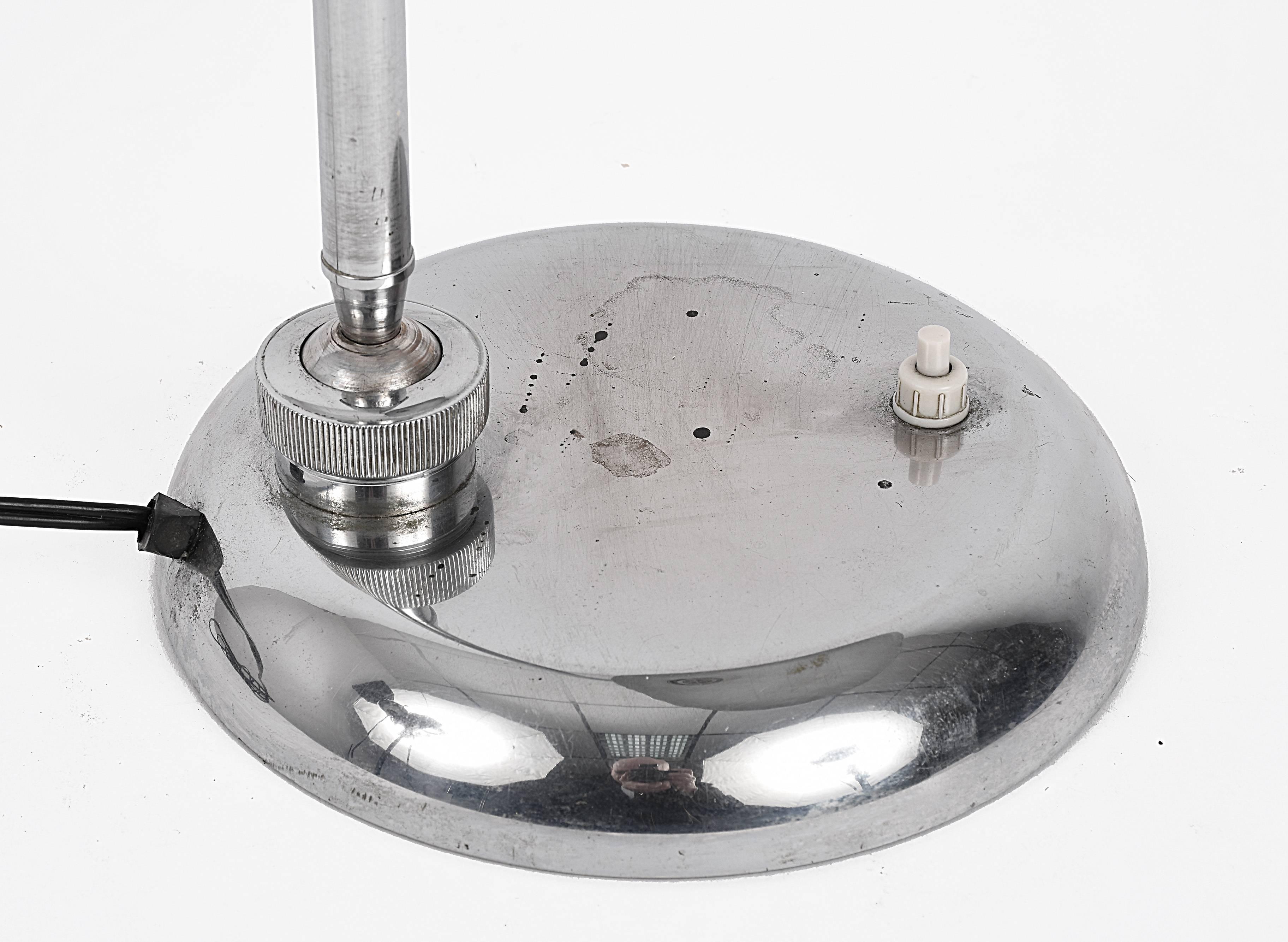 20ième siècle Lampe de bureau en acier Bauhaus de style industriel des années 1940, attribuée à Dell, Lighting en vente