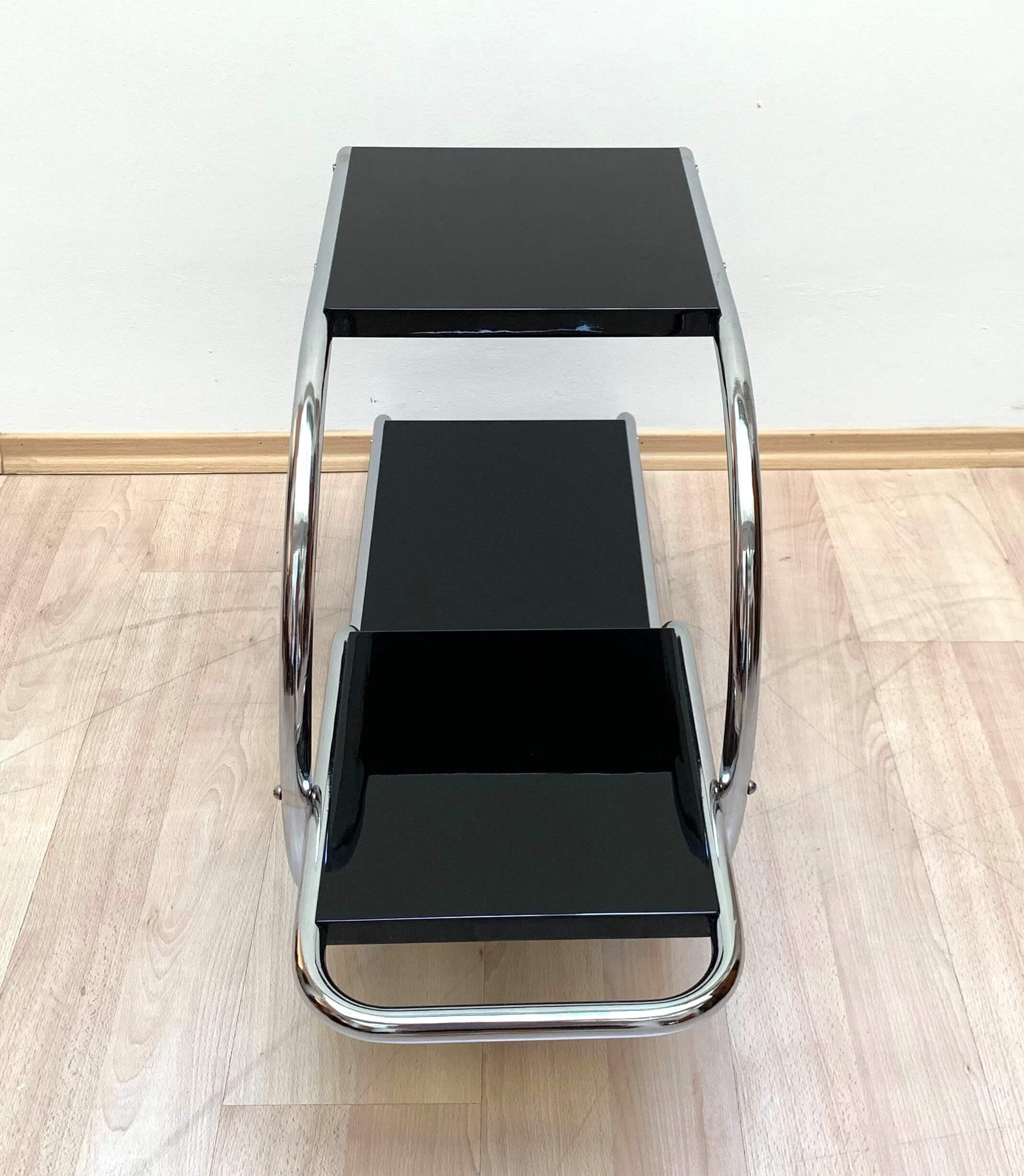 Bauhaus Steeltube Étagère, Nickel and Black Lacquer, Germany/Czechia, 1930s In Excellent Condition For Sale In Regensburg, DE