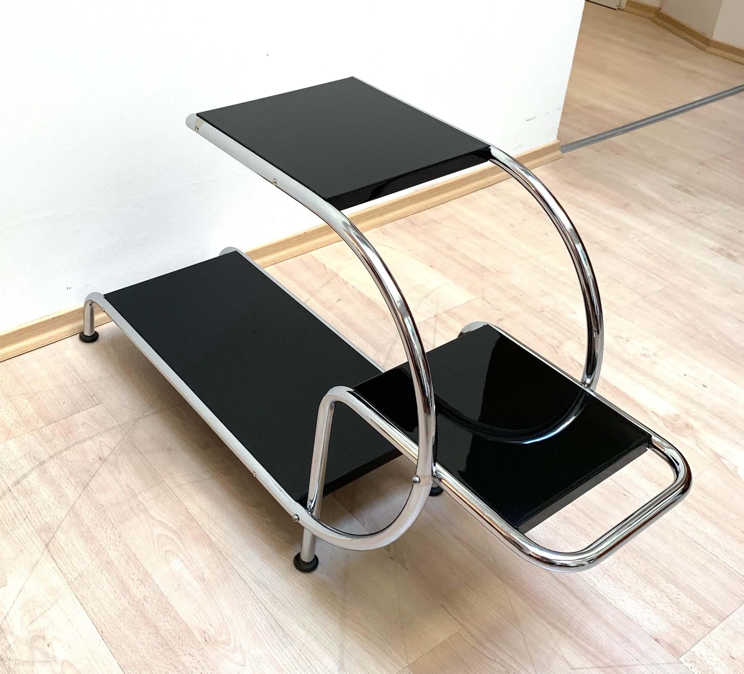 Mid-20th Century Bauhaus Steeltube Étagère, Nickel and Black Lacquer, Germany/Czechia, 1930s For Sale