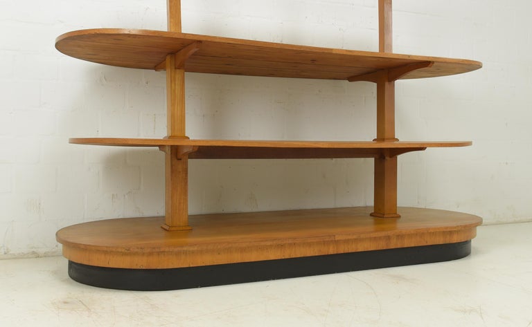 BauhausGeschäftsregal / Großes Ladenregal aus Eiche, 1940 im Angebot