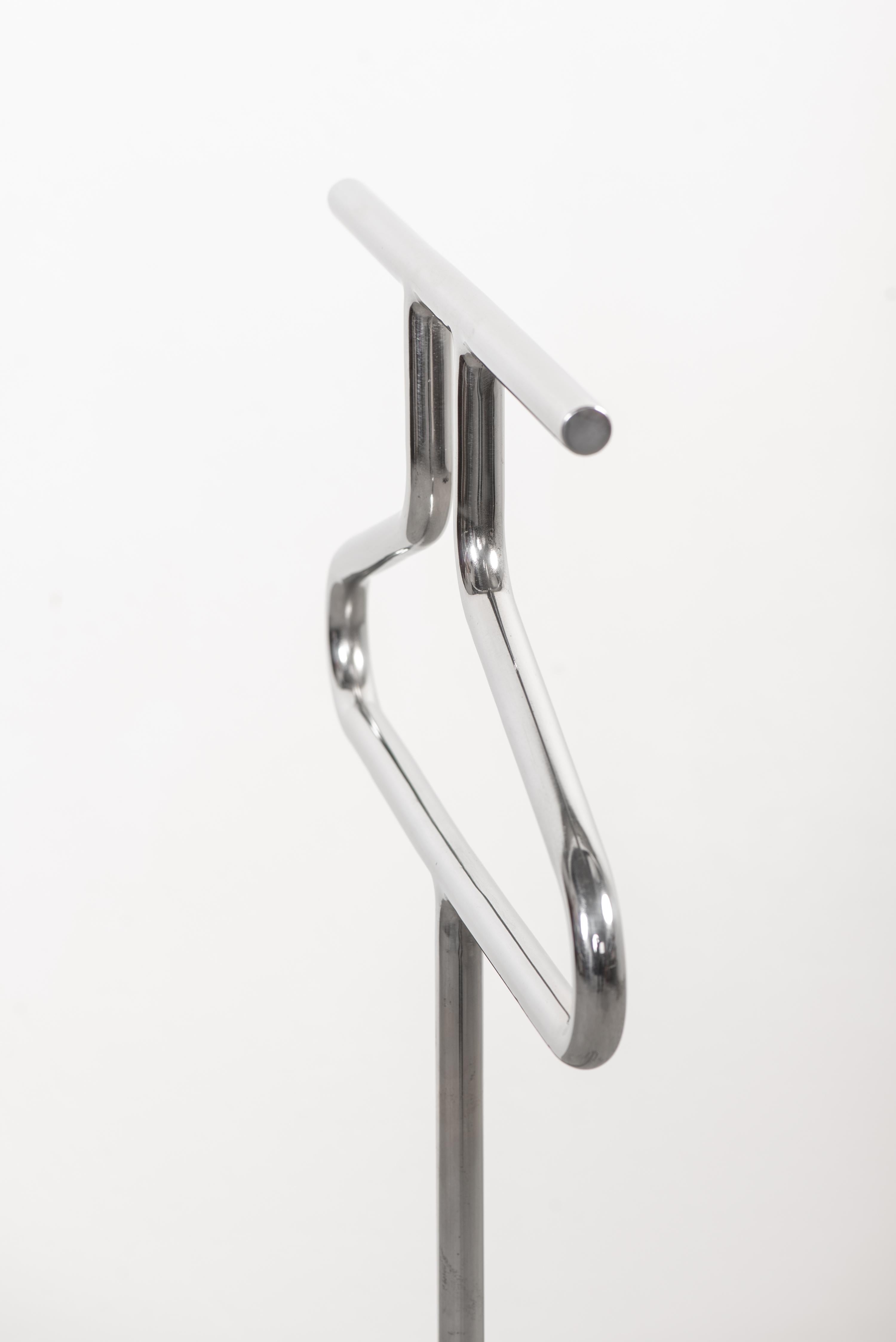 Bauhaus-style 1930’s Chrome-Plated Tubular Steel Coat Rack For Sale 5