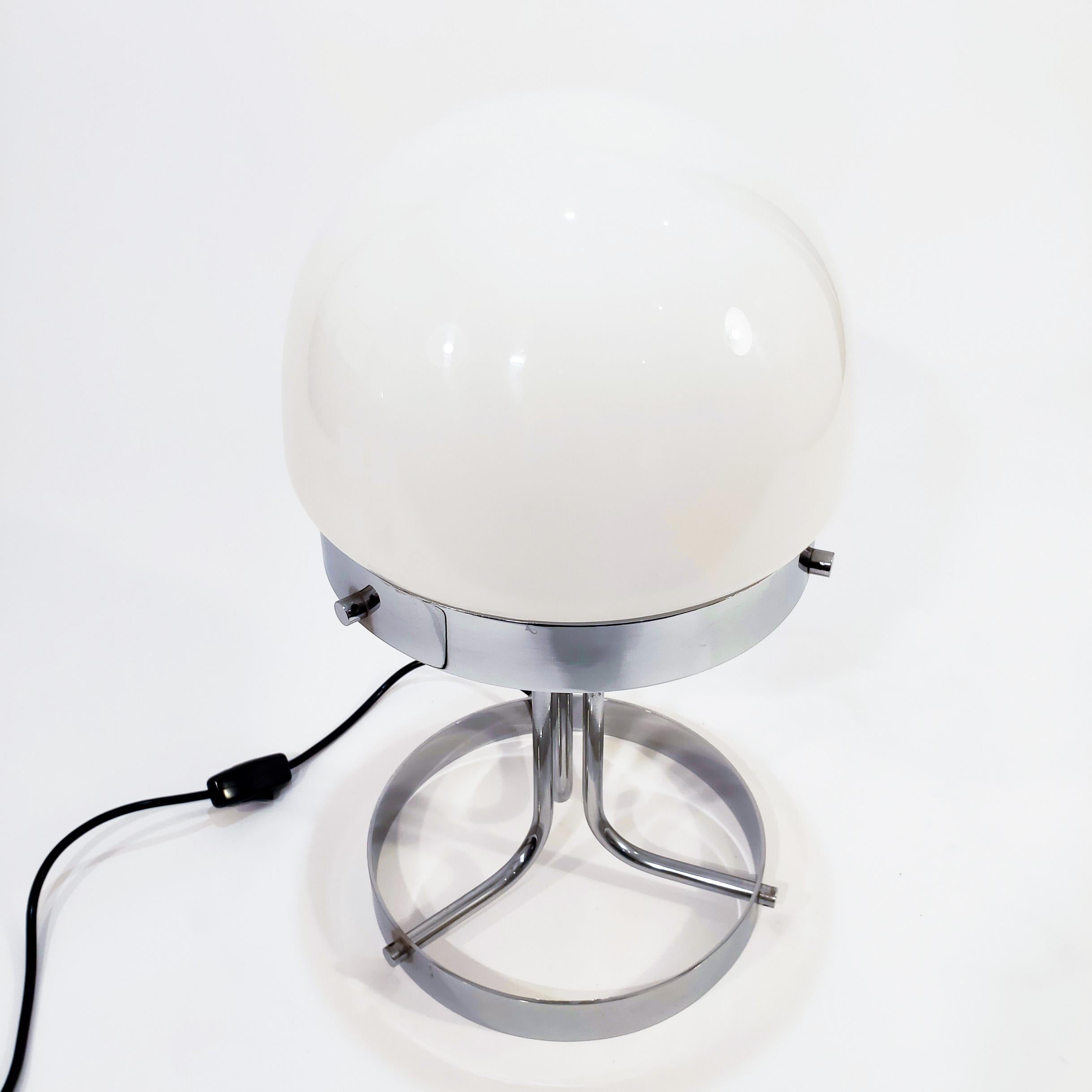 Important table lamp designed by André Ricard in 1969, and produced and manufactured by Metalarte in the 60s and 70s. Chrome steel structure and white opal shade. Very much in Art Deco style.
Ricard always sought balance and elegance in his designs,