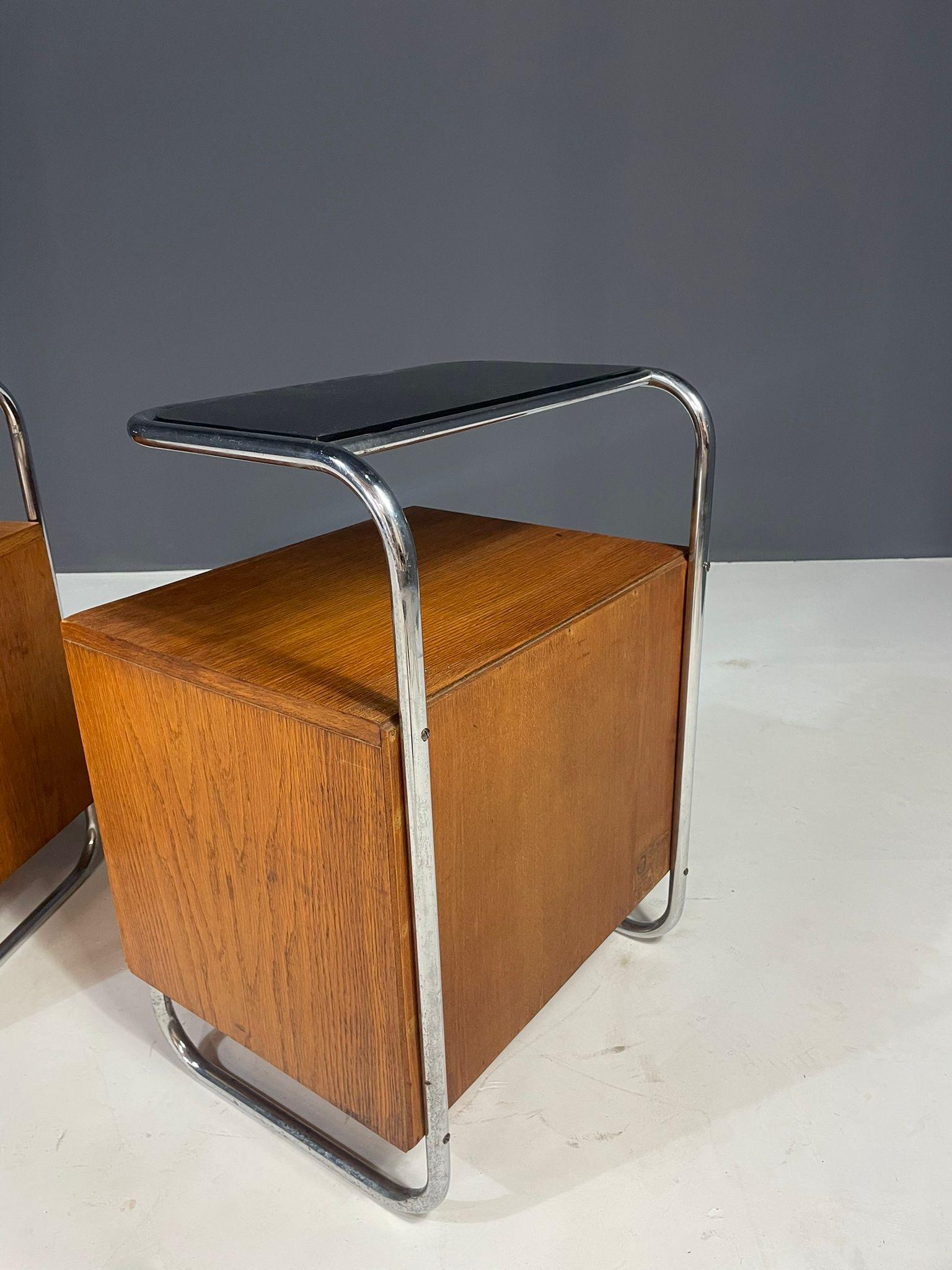 Table de nuit en chêne et chrome de style Bauhaus par Kovona, Tchécoslovaquie, années 1950 en vente 4