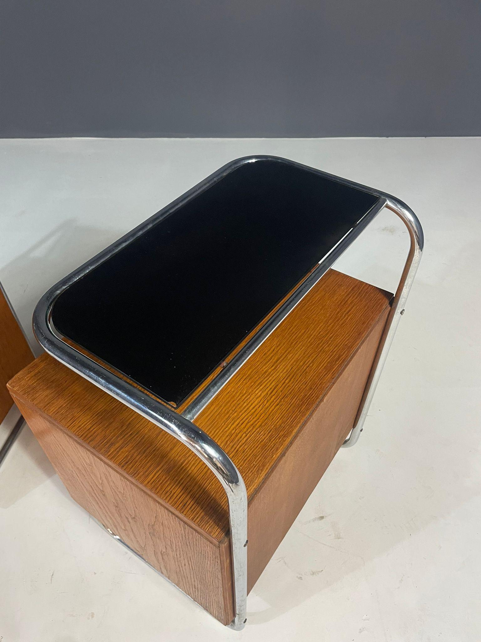Table de nuit en chêne et chrome de style Bauhaus par Kovona, Tchécoslovaquie, années 1950 en vente 5