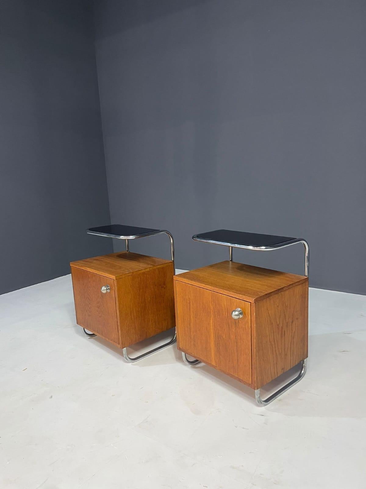 Table de nuit en chêne et chrome de style Bauhaus par Kovona, Tchécoslovaquie, années 1950 en vente 2