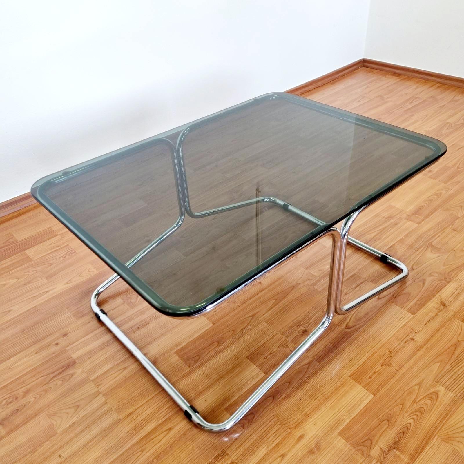 Coffee or side table in bauhaus style, made in Italy in the 70s.
The smoked glass surface shows some minor signs of use. In general in very good vintage condition.