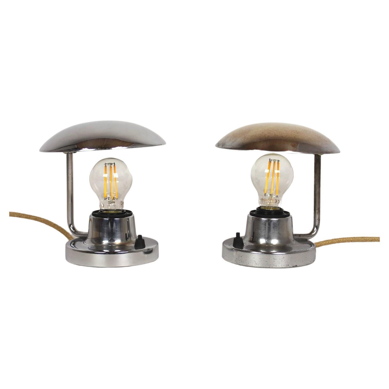 Set von 2 verchromten Tischlampen im Bauhaus-Stil aus Napako, 1940er Jahre im Angebot