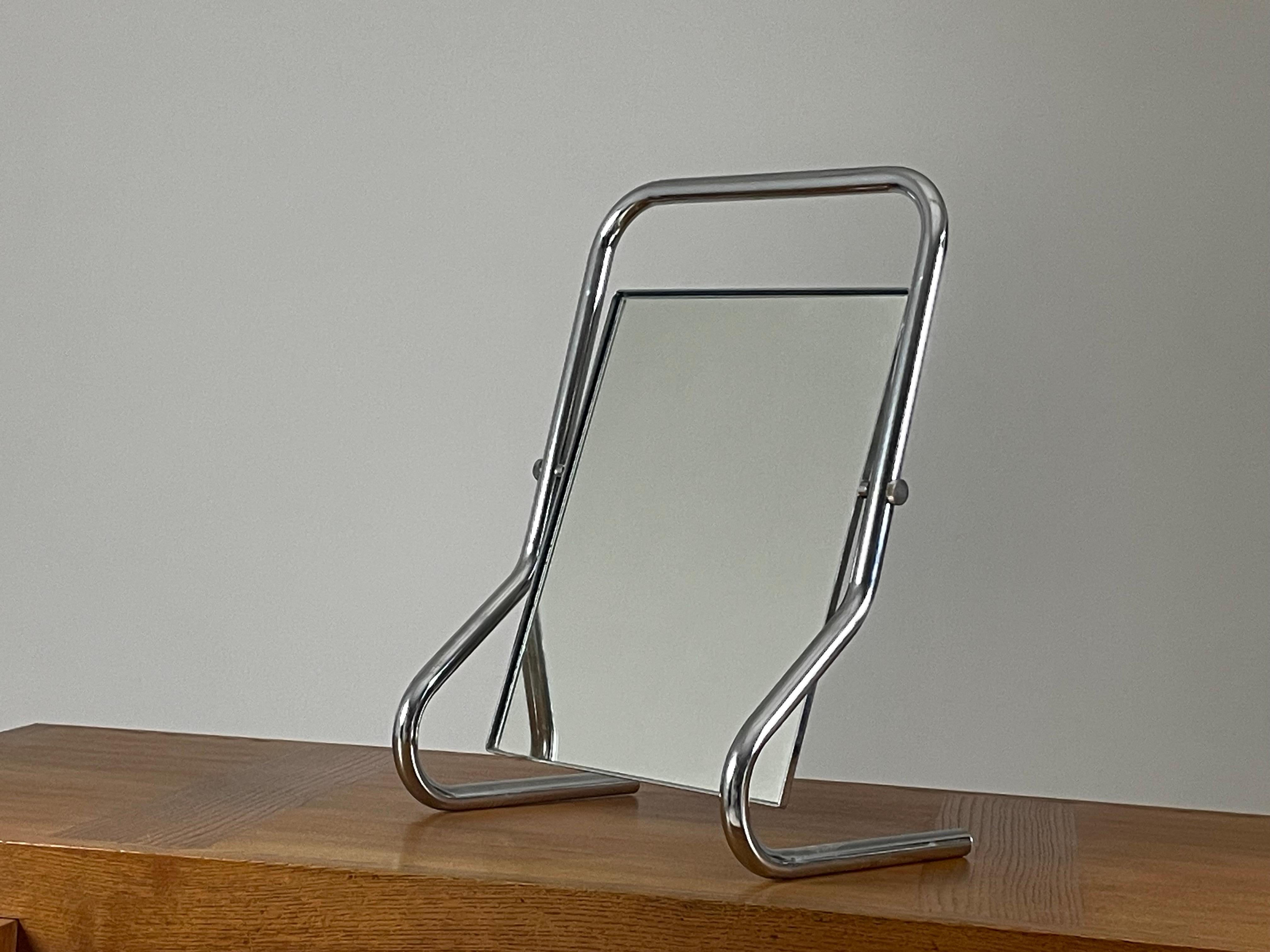 Bauhaus style chrome table mirror, 1970s In Good Condition For Sale In GRENOBLE, FR